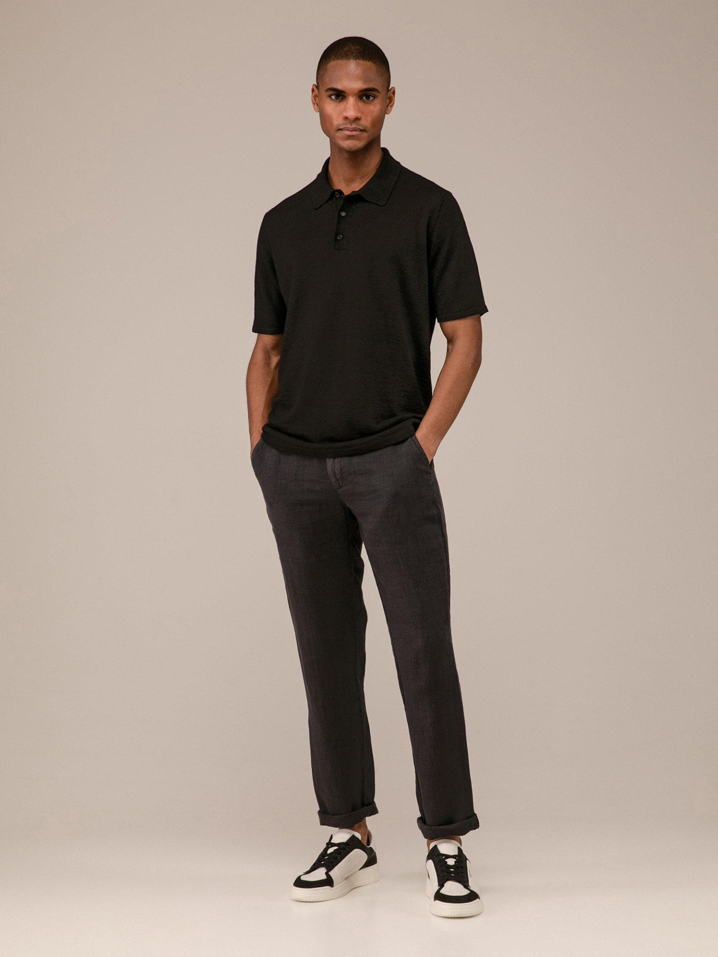 Detailansicht von Poloshirt aus Leinen von ROBERTO COLLINA