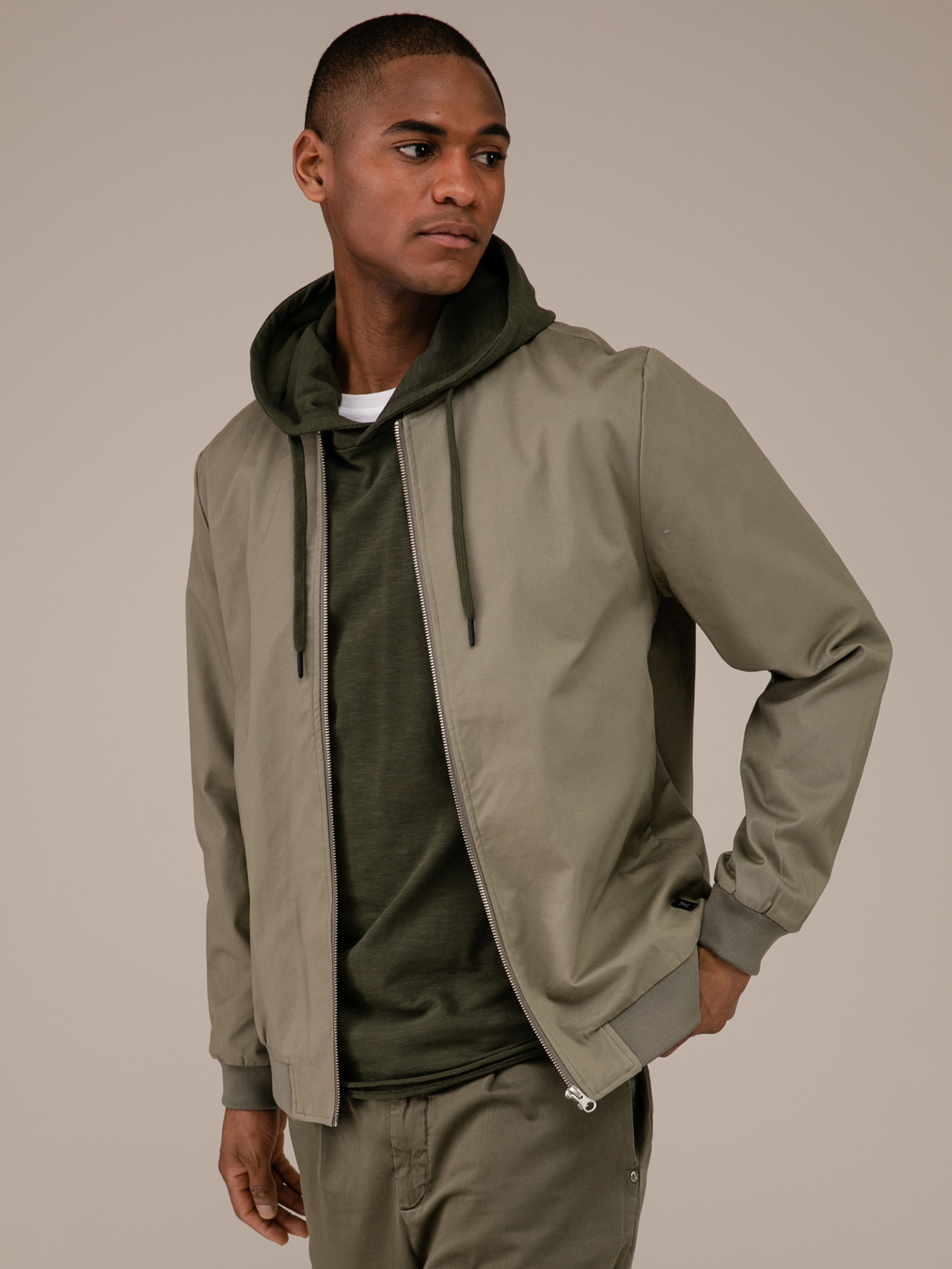 Detailansicht von College-Jacke von NOWADAYS