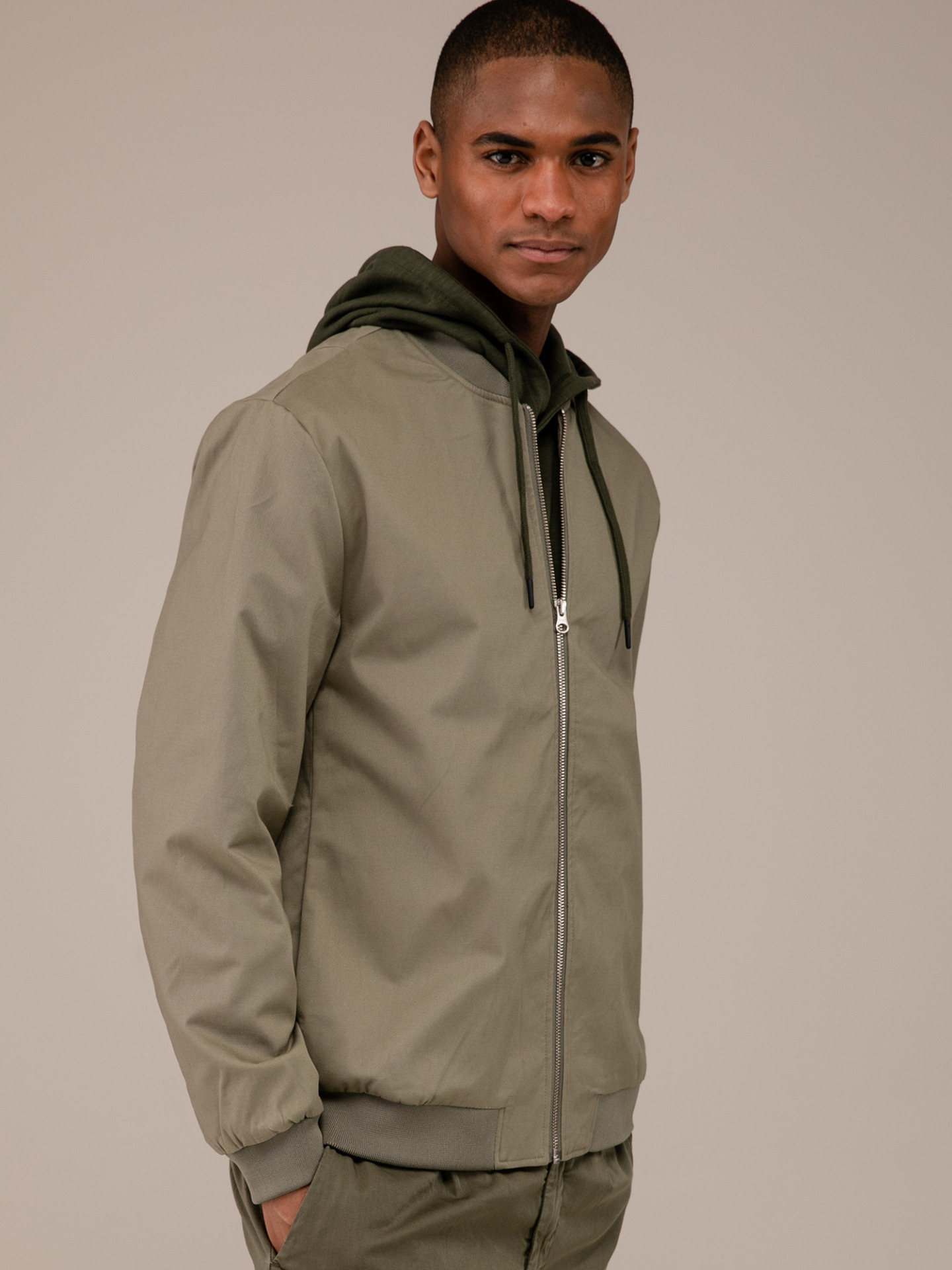 Detailansicht von College-Jacke von NOWADAYS