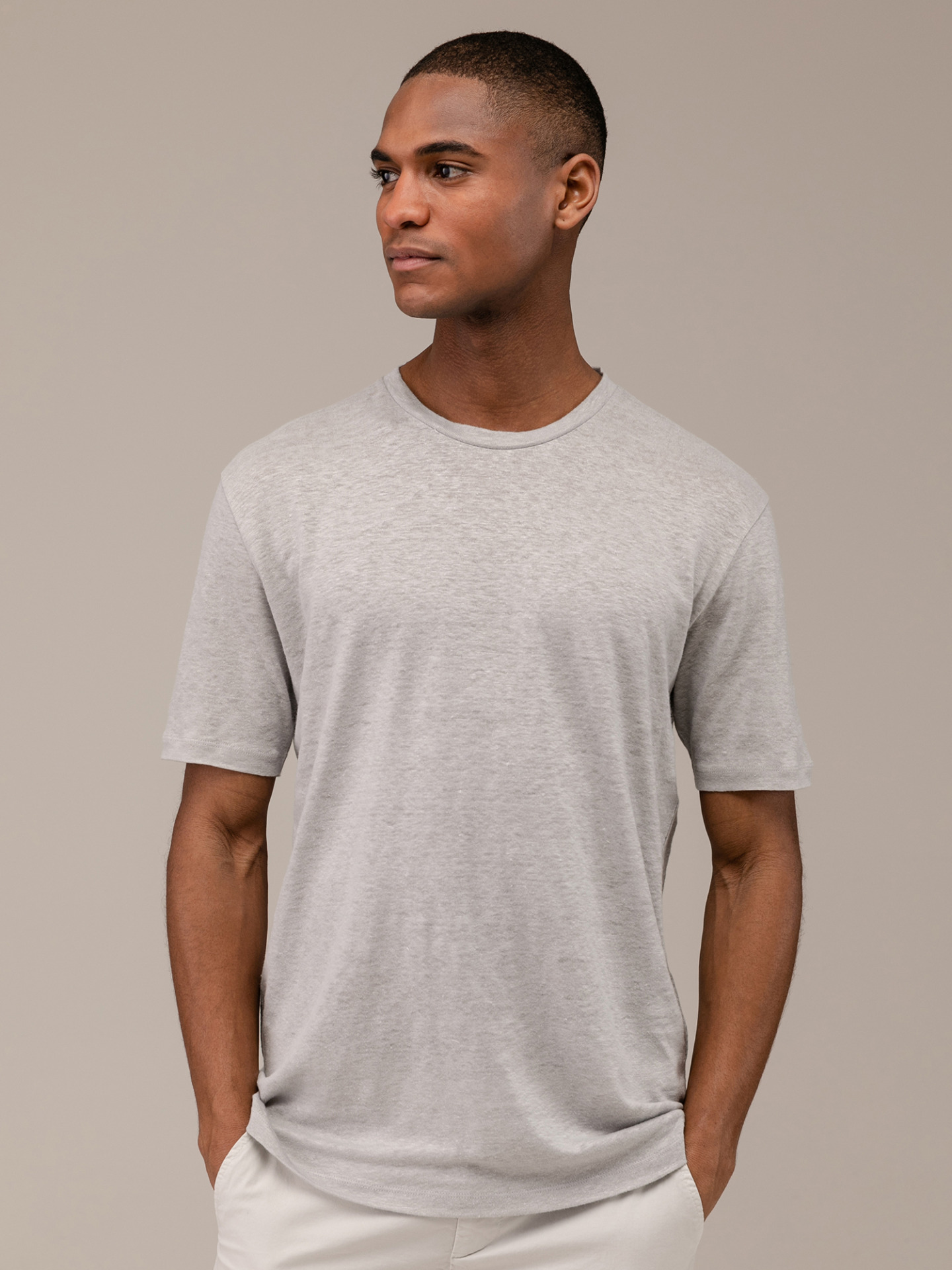 Detailansicht von T-Shirt aus Leinen von PHIL PETTER