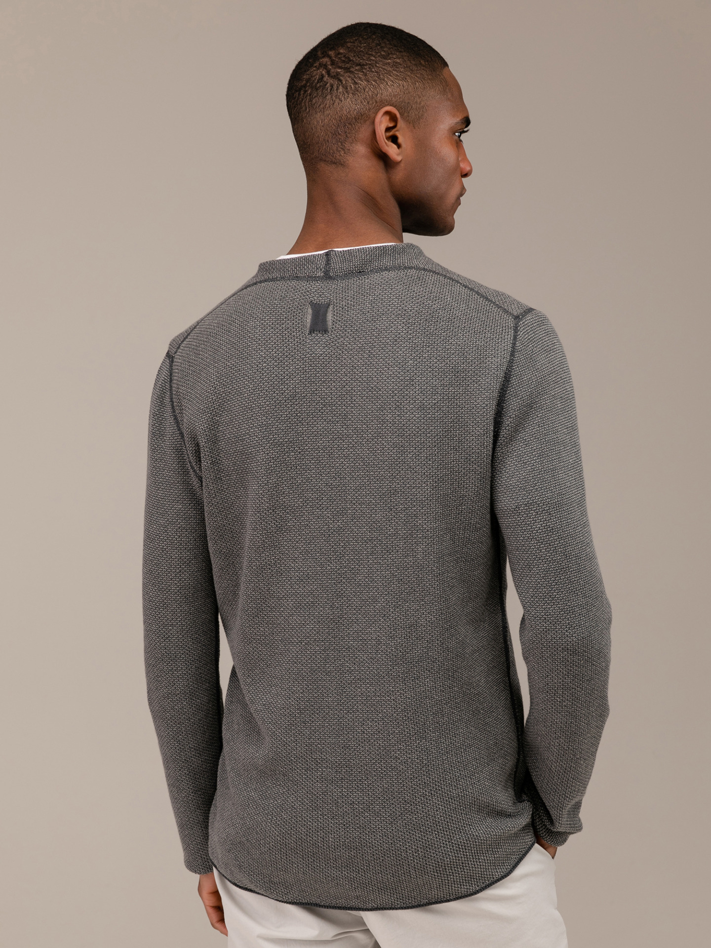 Detailansicht von Pullover aus Schurwolle von HANNES ROETHER