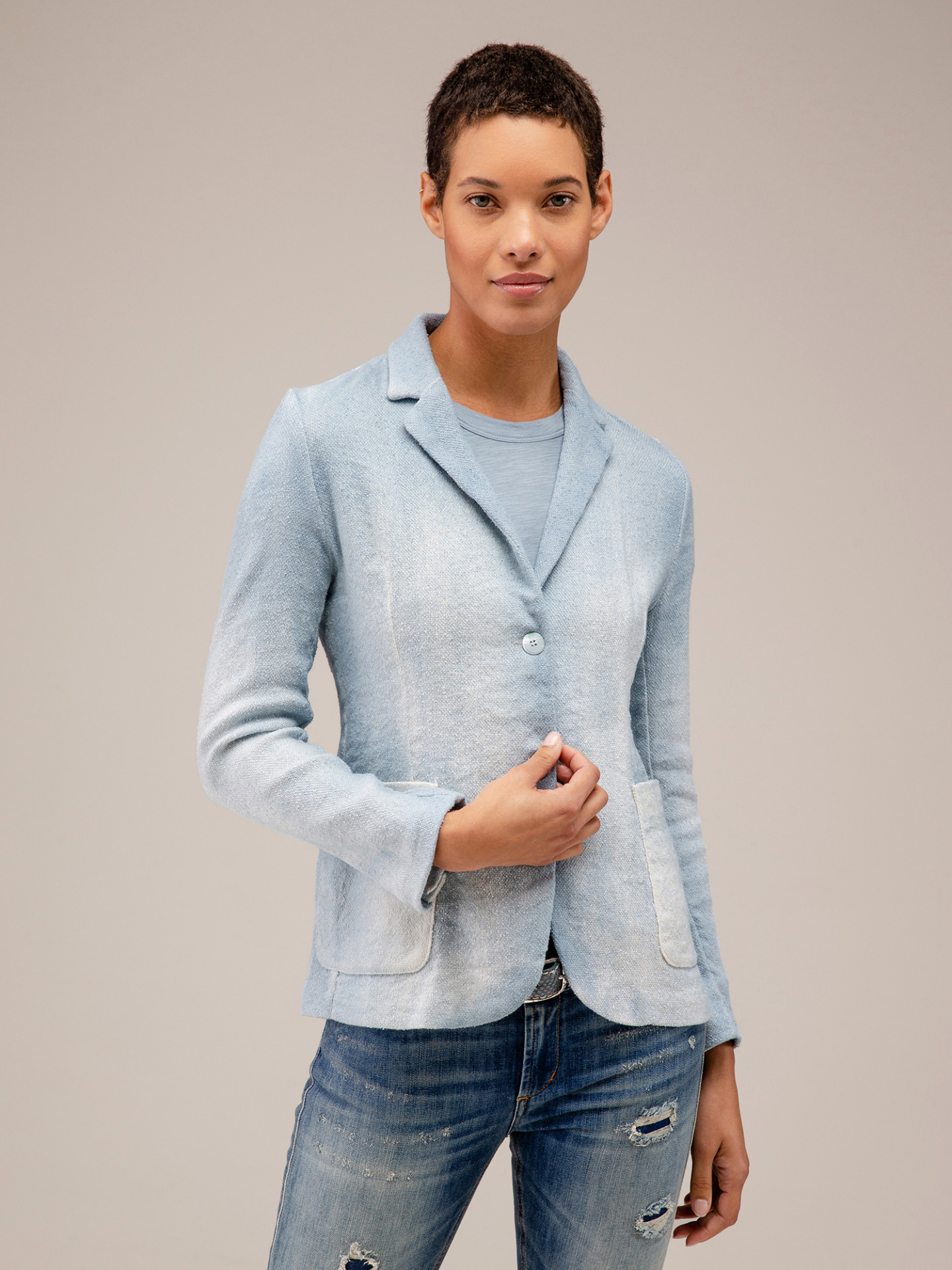 Detailansicht von Taillierter Blazer von AVANT TOI