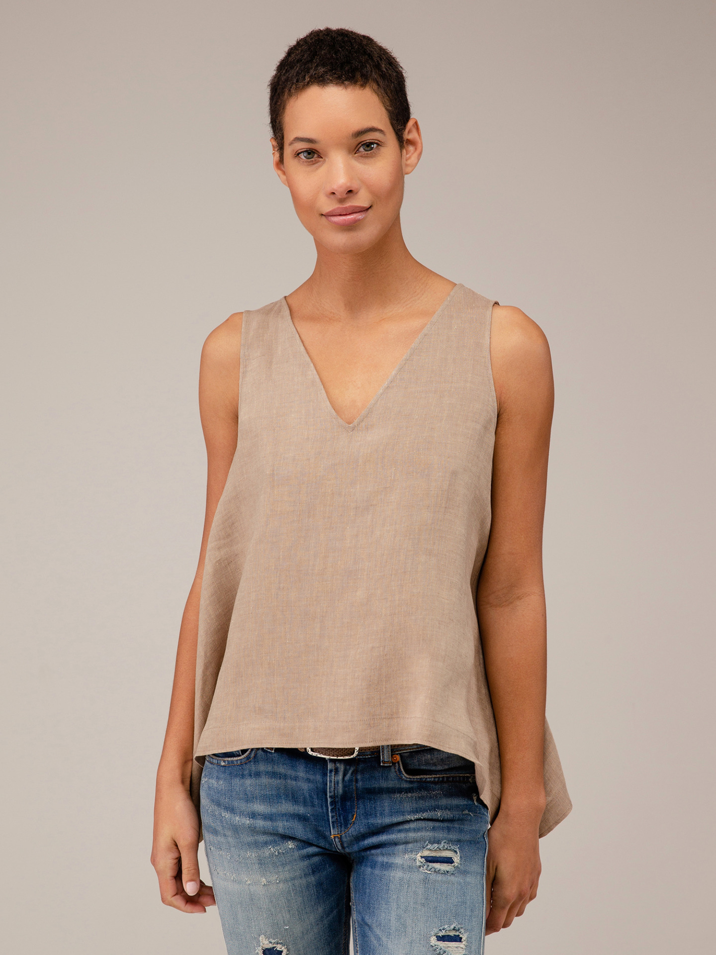 Detailansicht von Blusentop aus Leinen von ANTONELLI