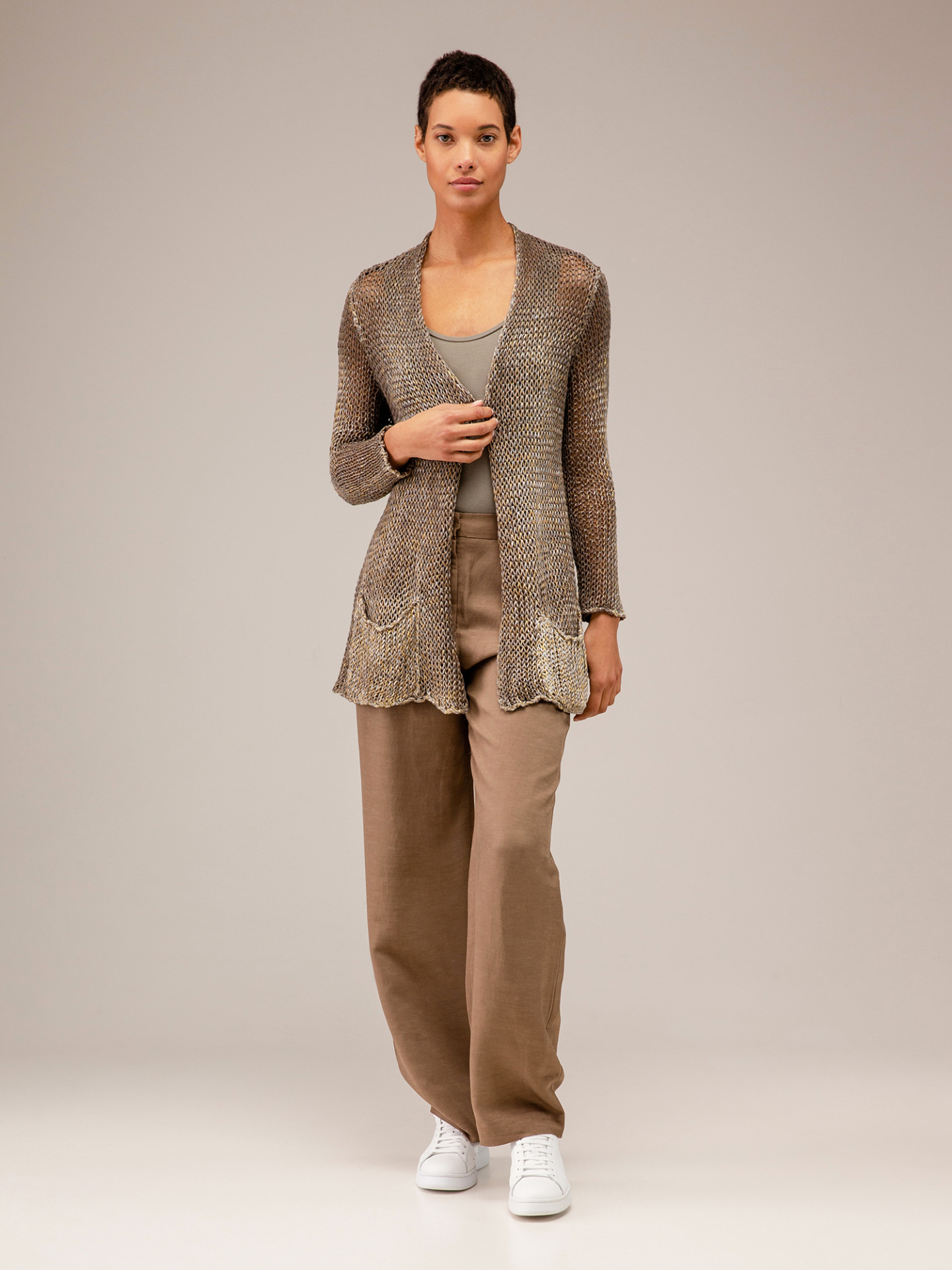 Detailansicht von Cardigan aus Leinen von AVANT TOI