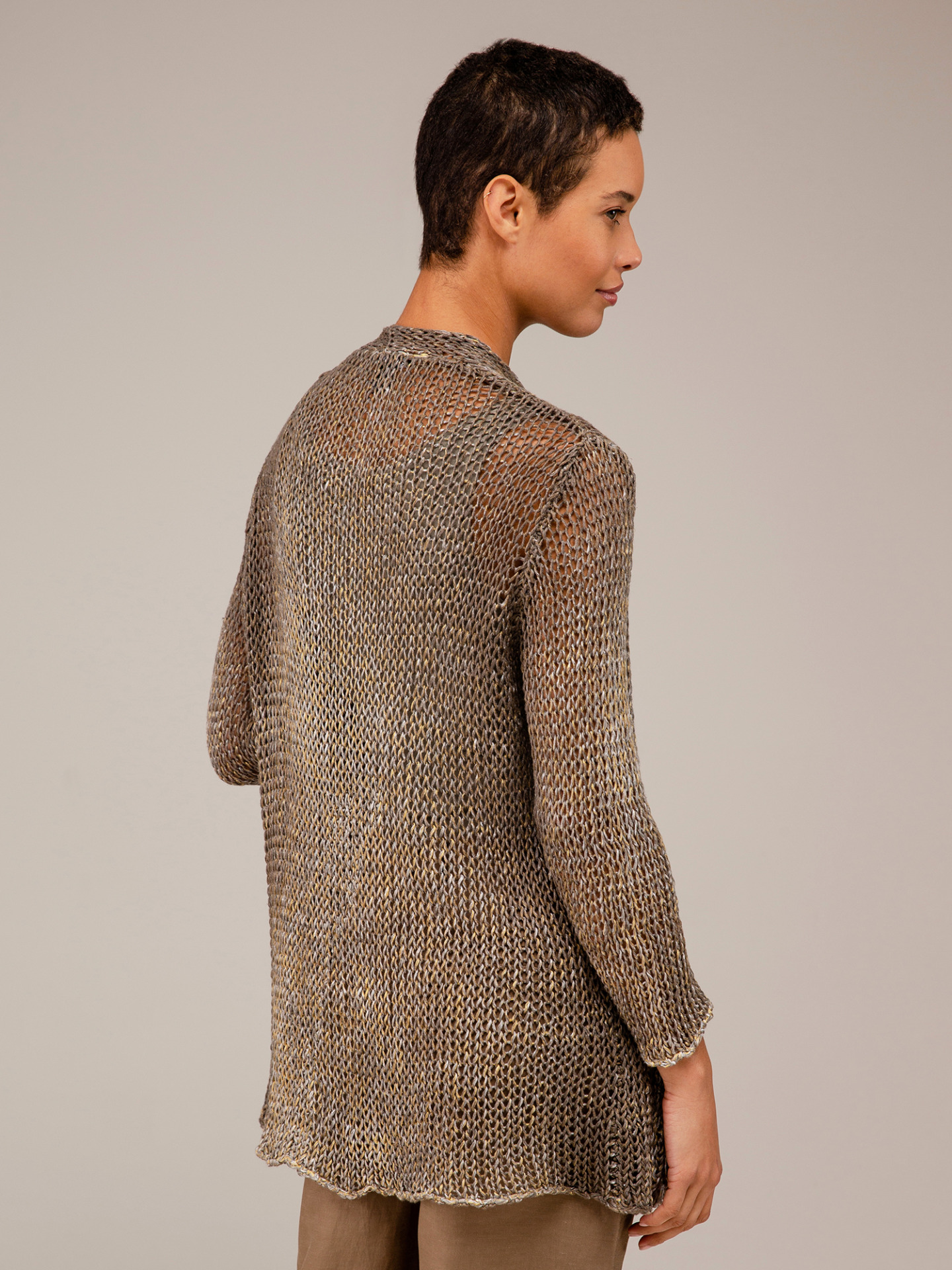 Detailansicht von Cardigan aus Leinen von AVANT TOI