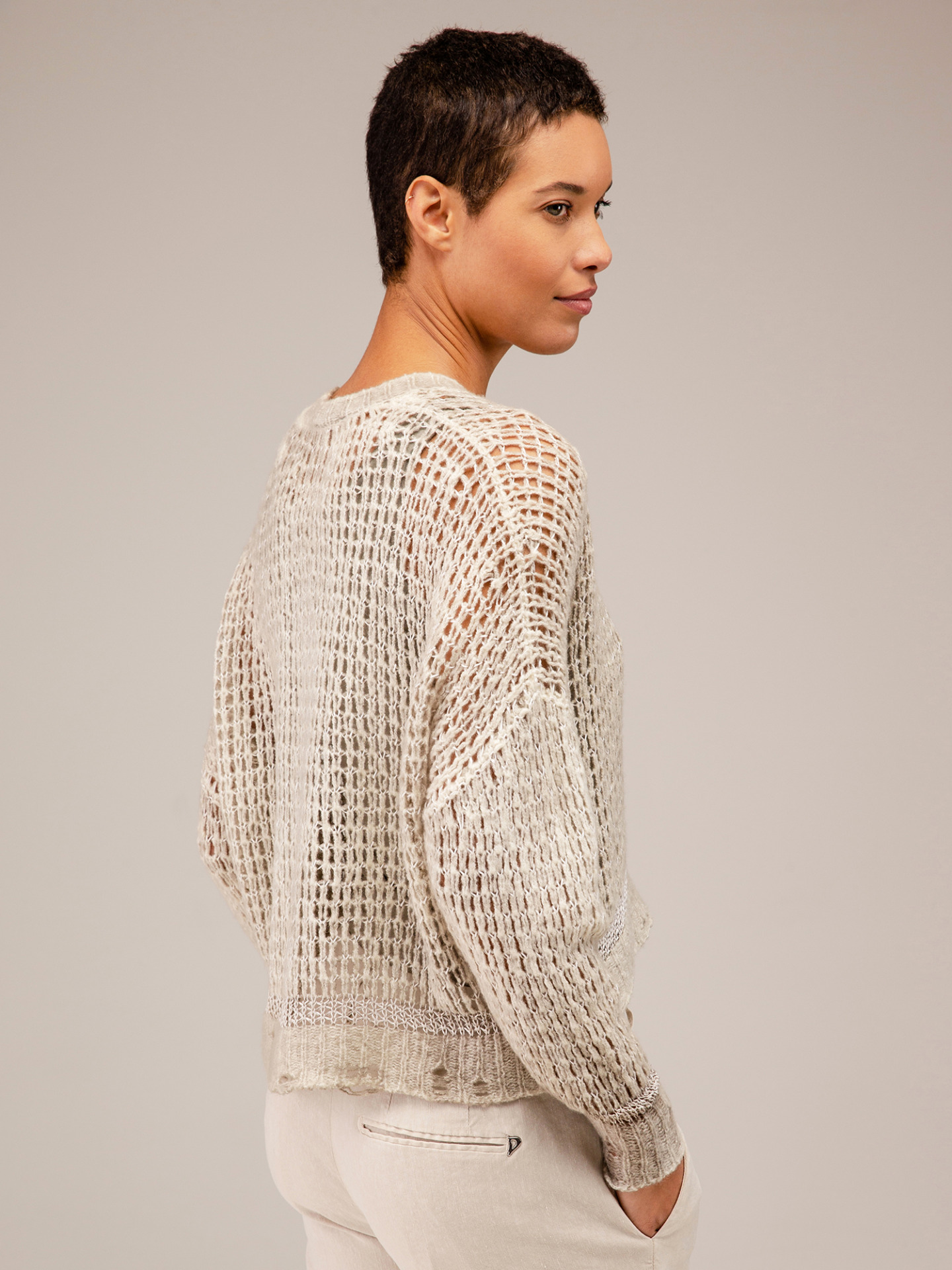 Detailansicht von Cropped Strickjacke aus Cashmere von AVANT TOI