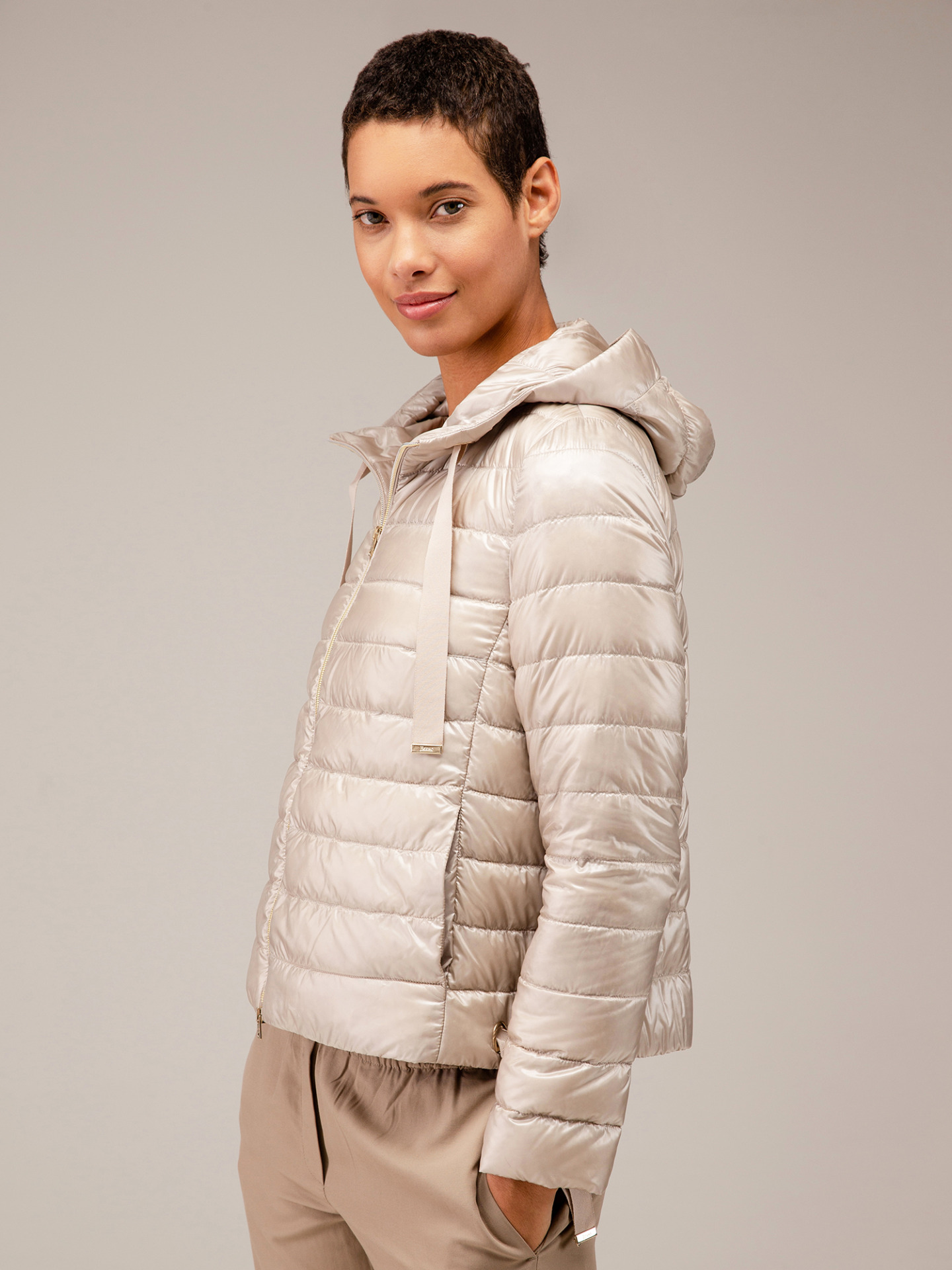 Detailansicht von Kurze Daunenjacke von HERNO