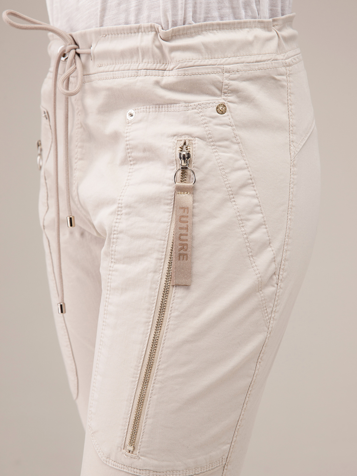 Detailansicht von Cargohose von MAC