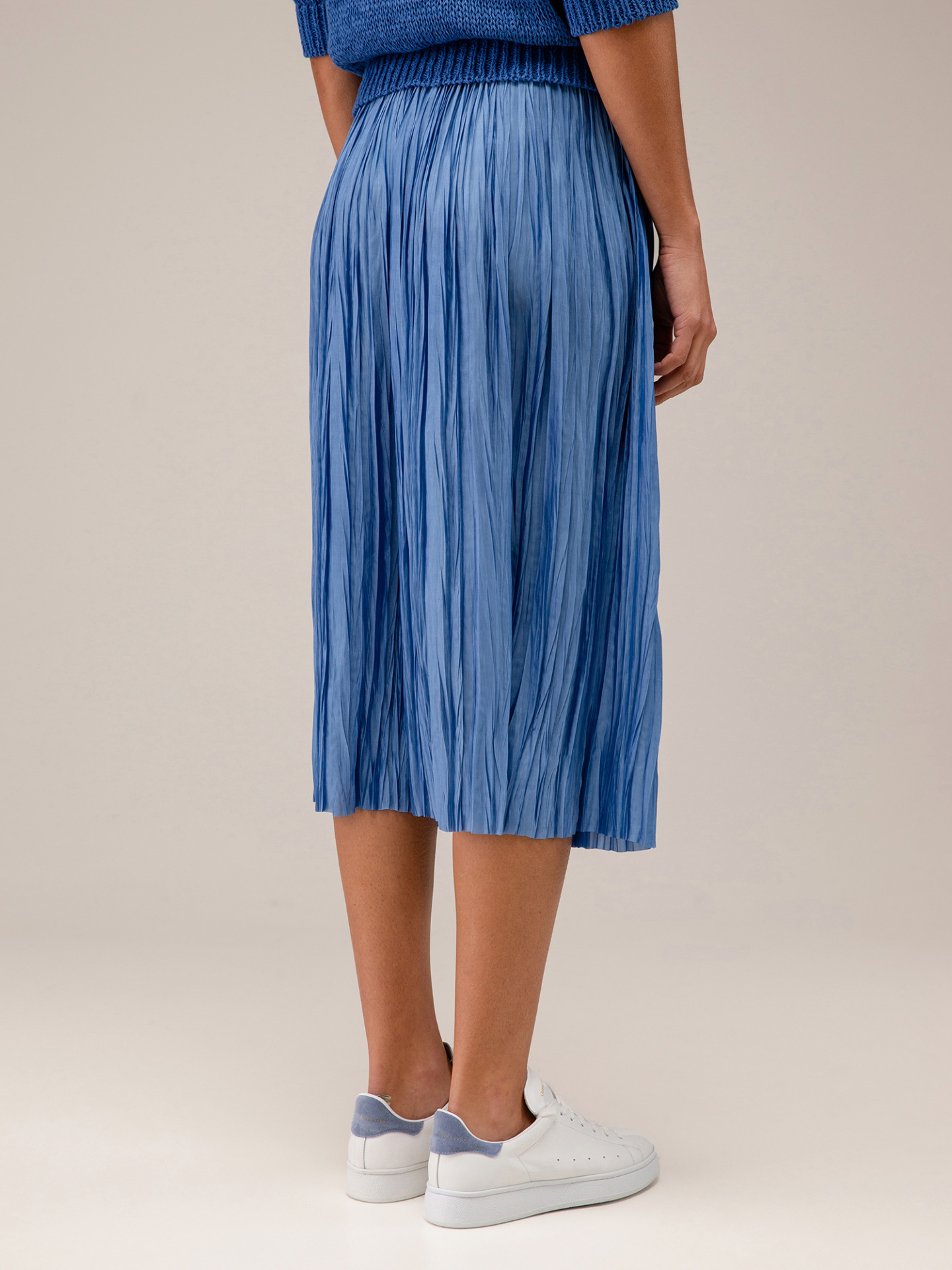 Detailansicht von Midi-Plisseerock von ROBERTO COLLINA