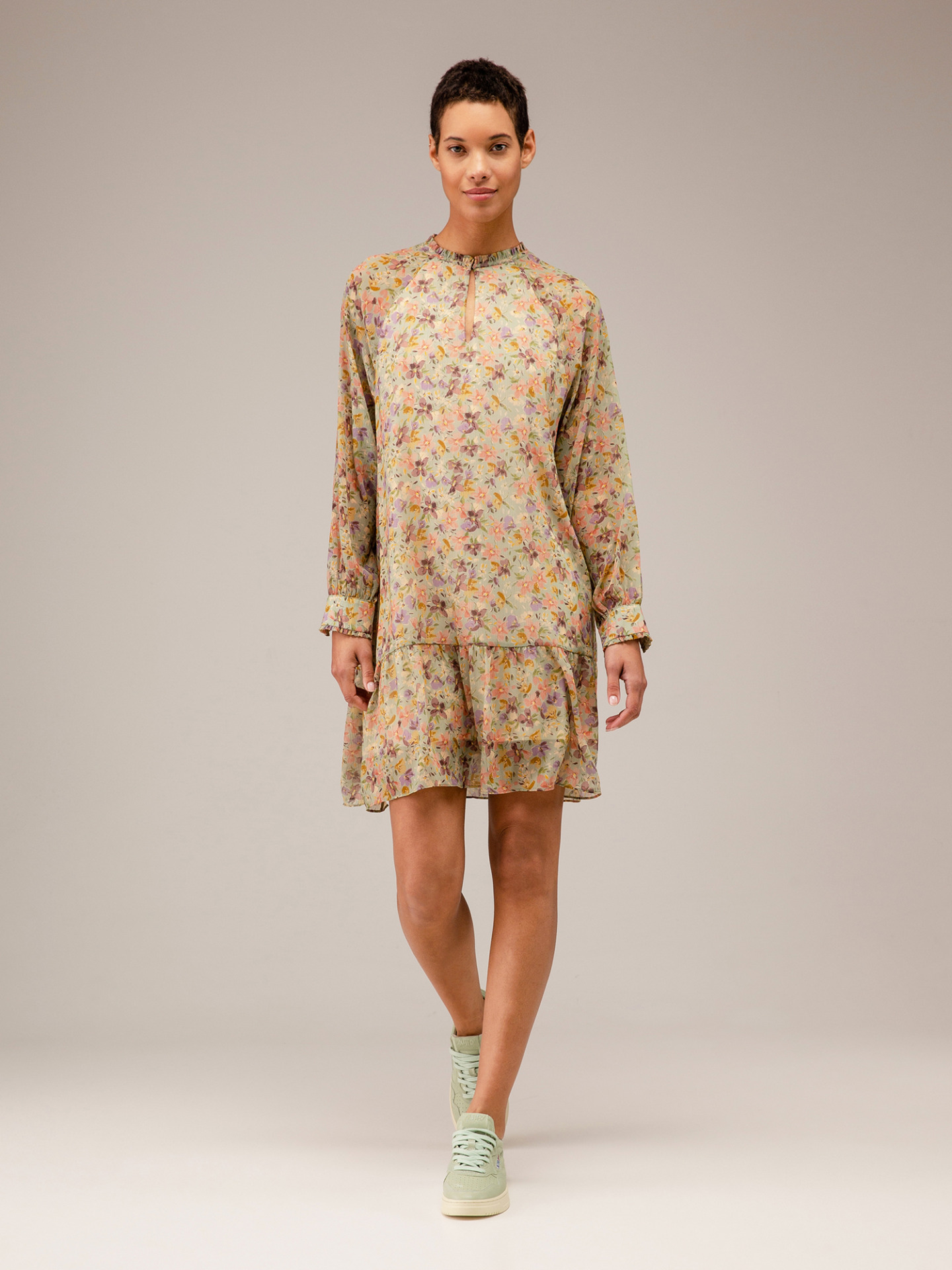 Detailansicht von Kurzes Blusenkleid von DANIELS