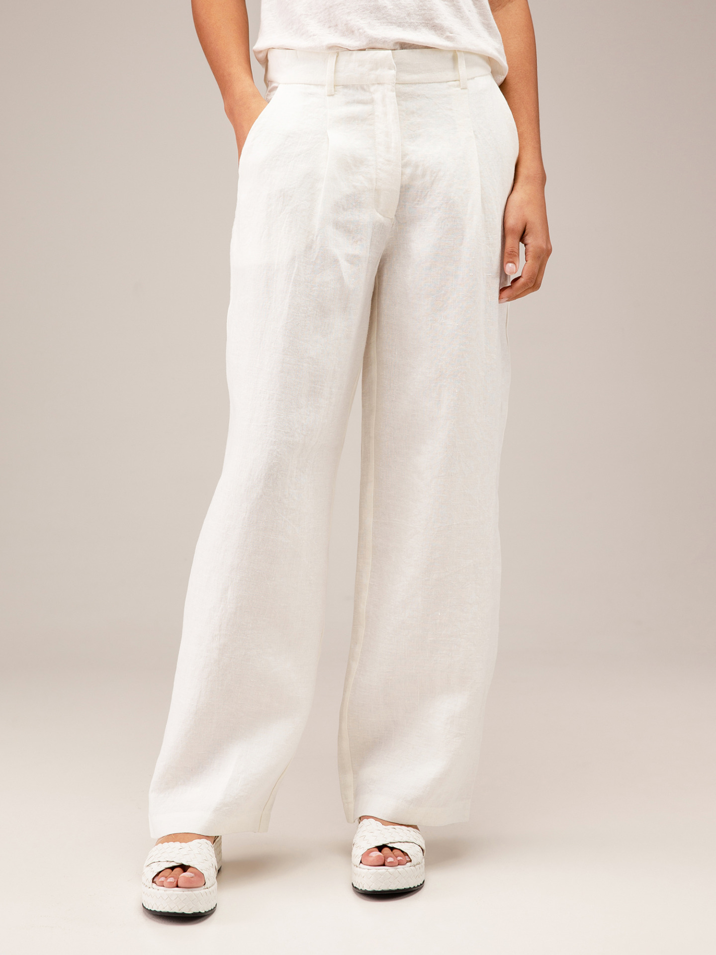 Detailansicht von Weite Hose aus Leinen von JC SOPHIE