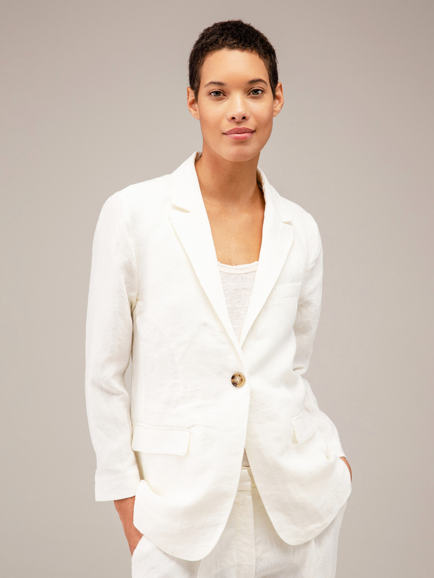 Detailansicht von Blazer aus Leinen von JC SOPHIE