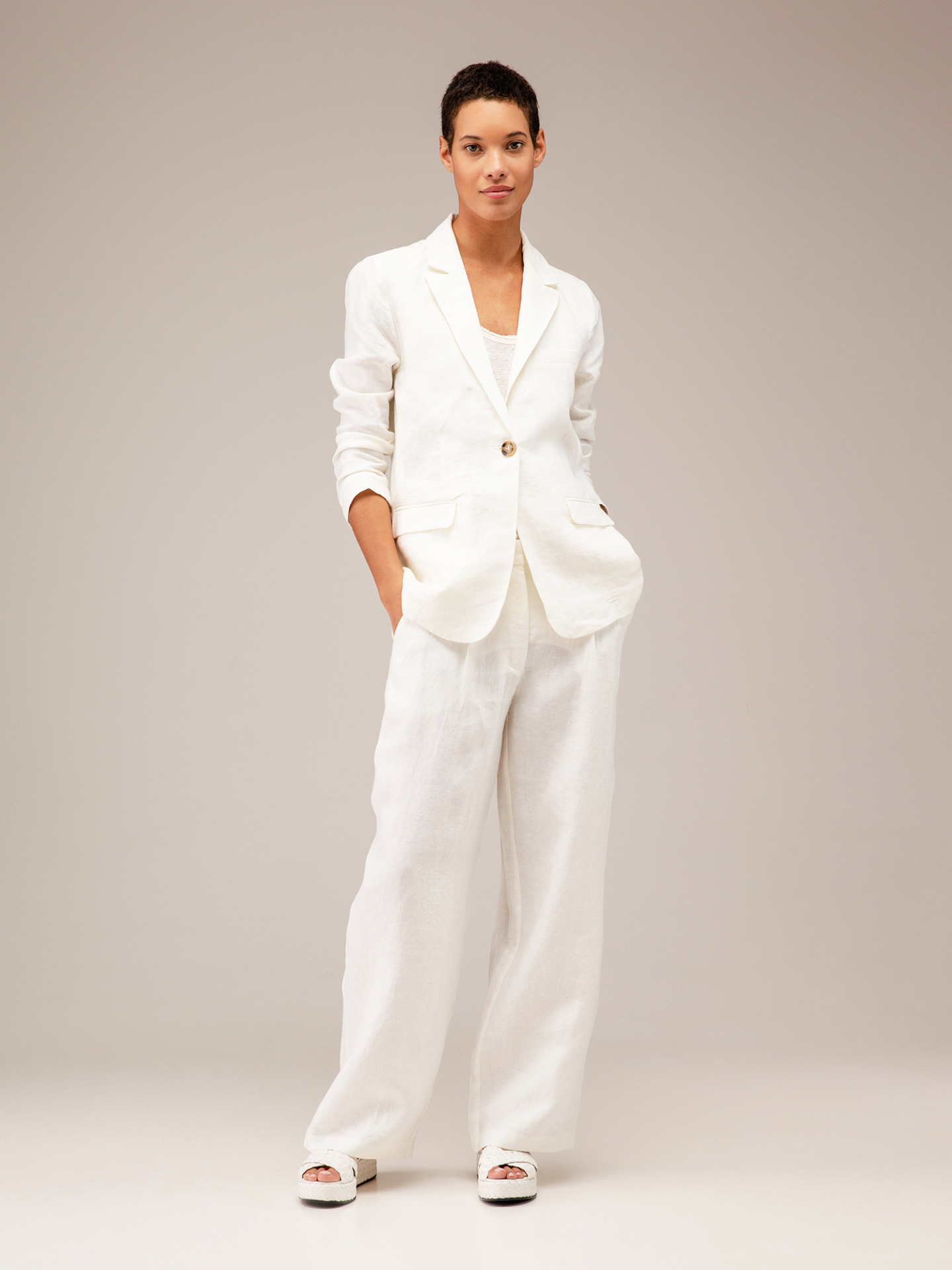 Detailansicht von Weite Hose aus Leinen von JC SOPHIE