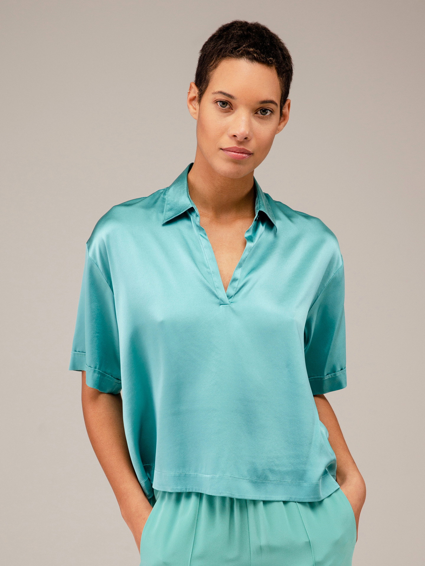 Detailansicht von Kurzarm-Seidenbluse von HER SHIRT