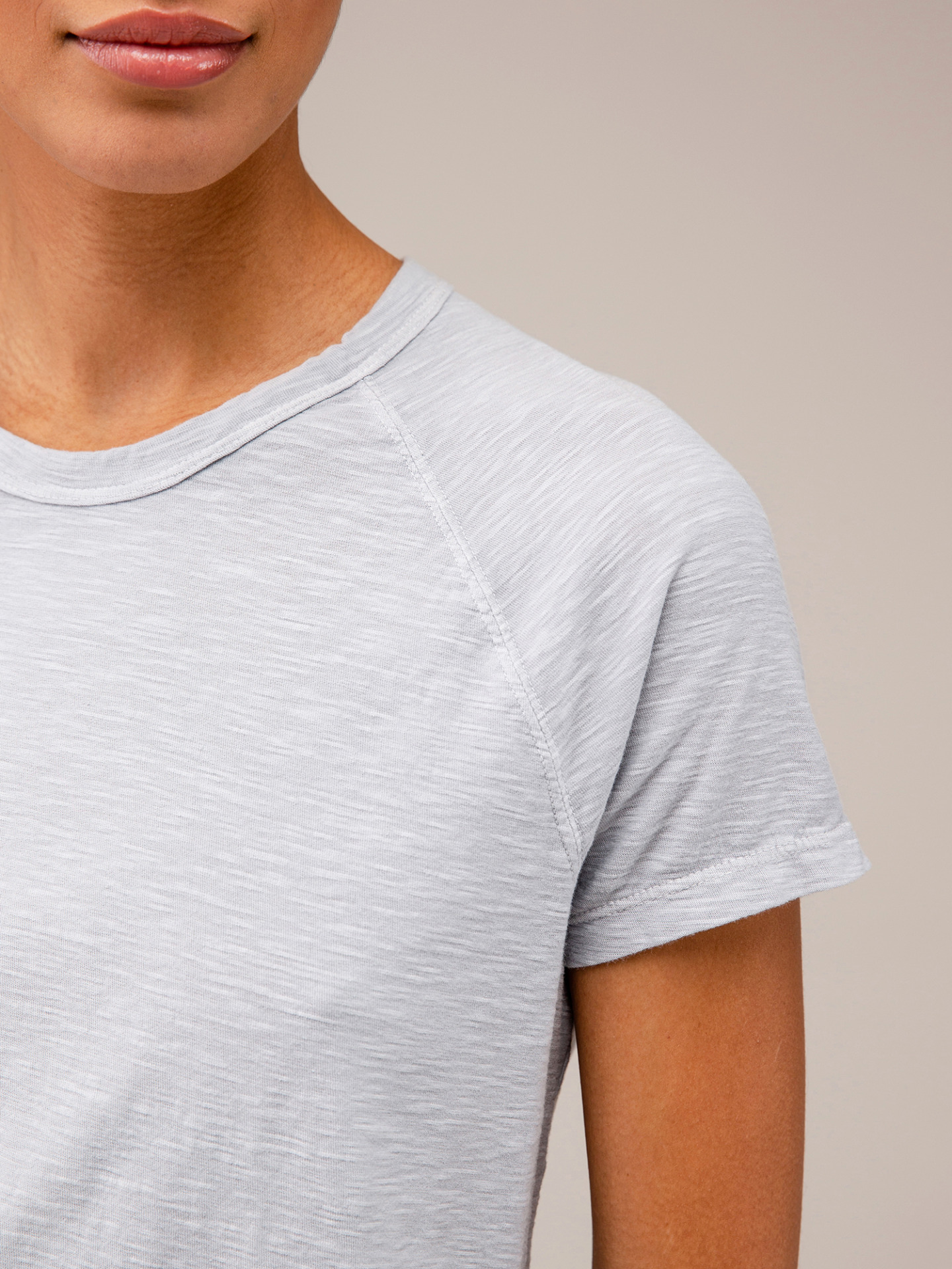 Detailansicht von T-Shirt aus Baumwolle von JAMES PERSE