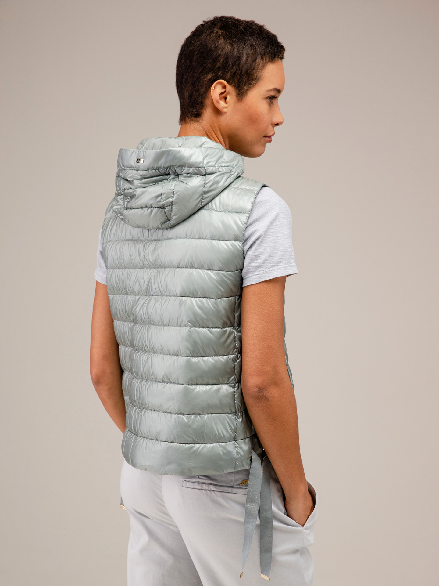 Detailansicht von Leichte Daunenweste von HERNO