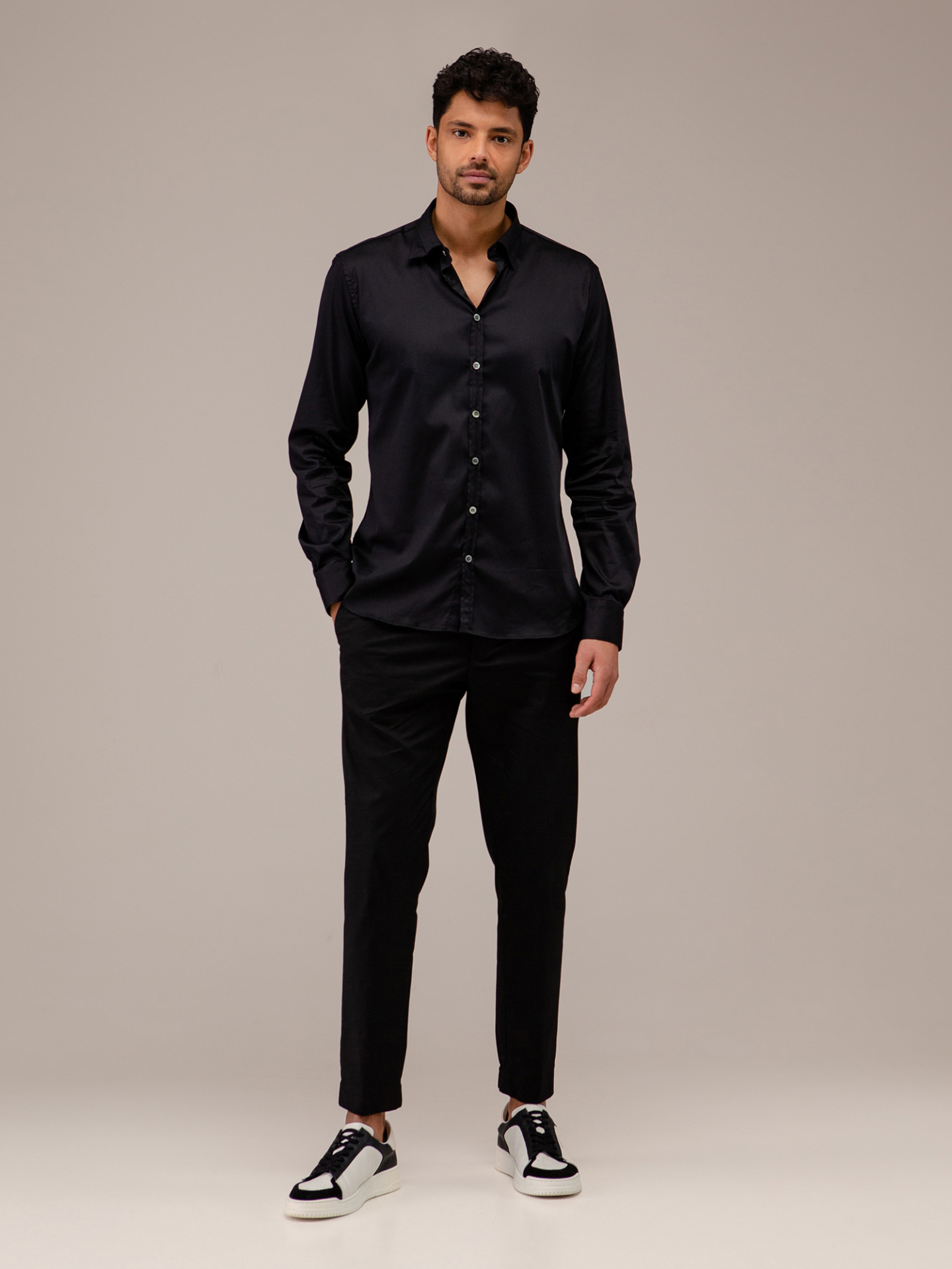 Detailansicht von Baumwollhemd mit Haifischkragen von AGLINI