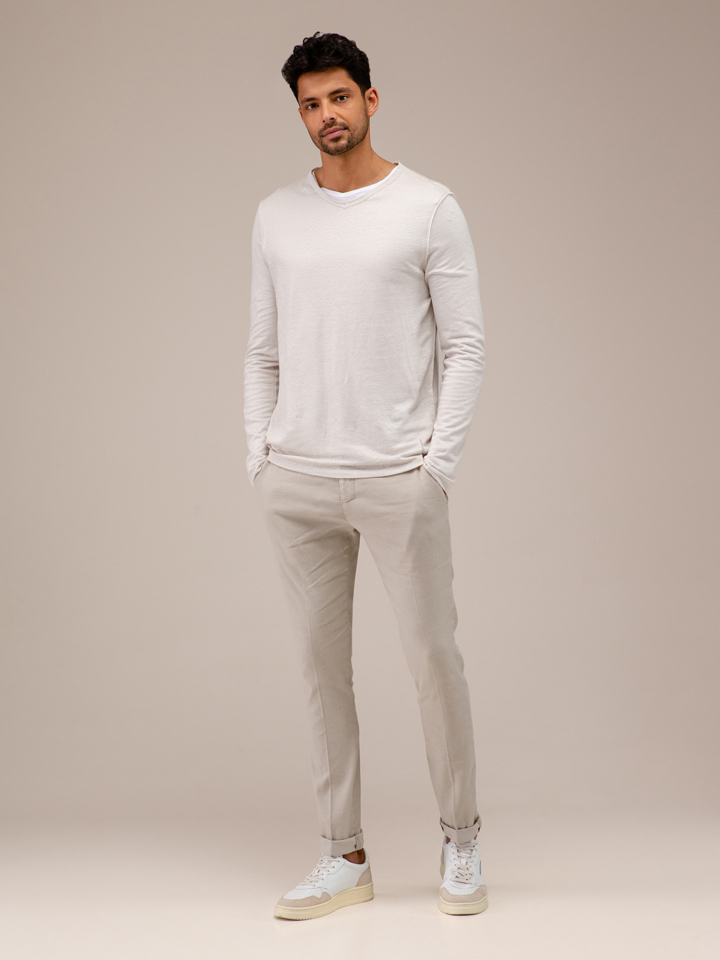 Detailansicht von Chinohose aus Leinen von DONDUP