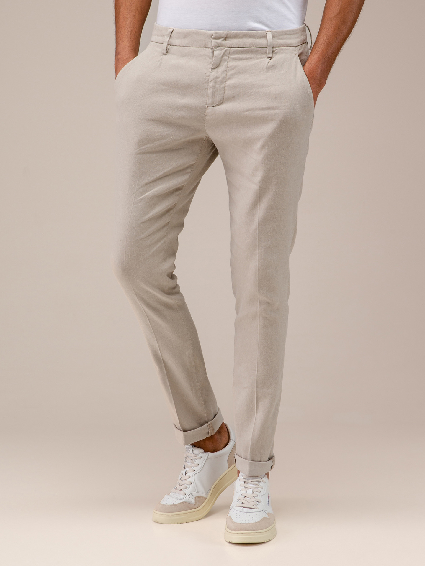 Detailansicht von Chinohose aus Leinen von DONDUP