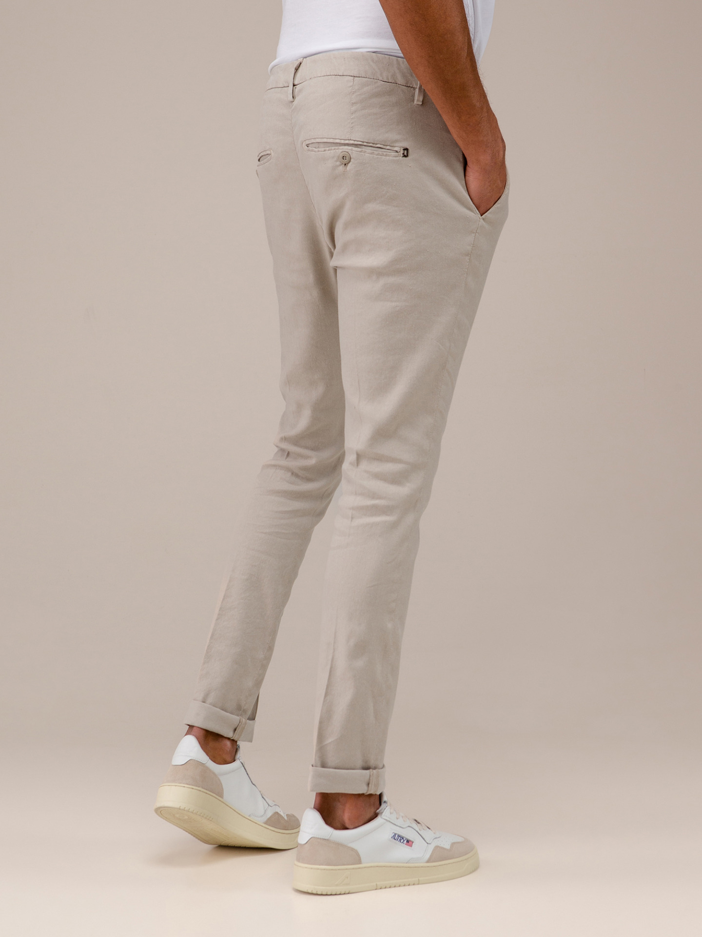 Detailansicht von Chinohose aus Leinen von DONDUP