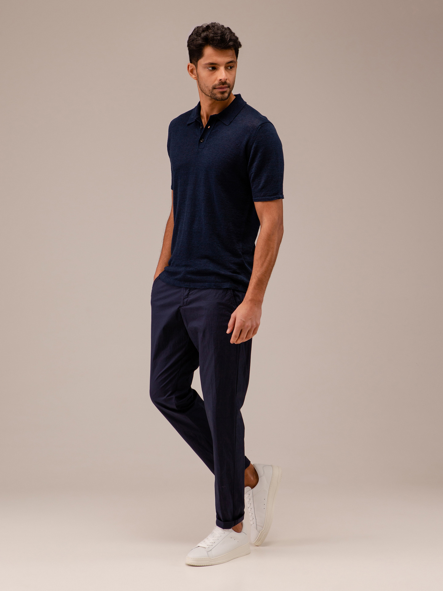 Detailansicht von Poloshirt aus Leinen von ROBERTO COLLINA