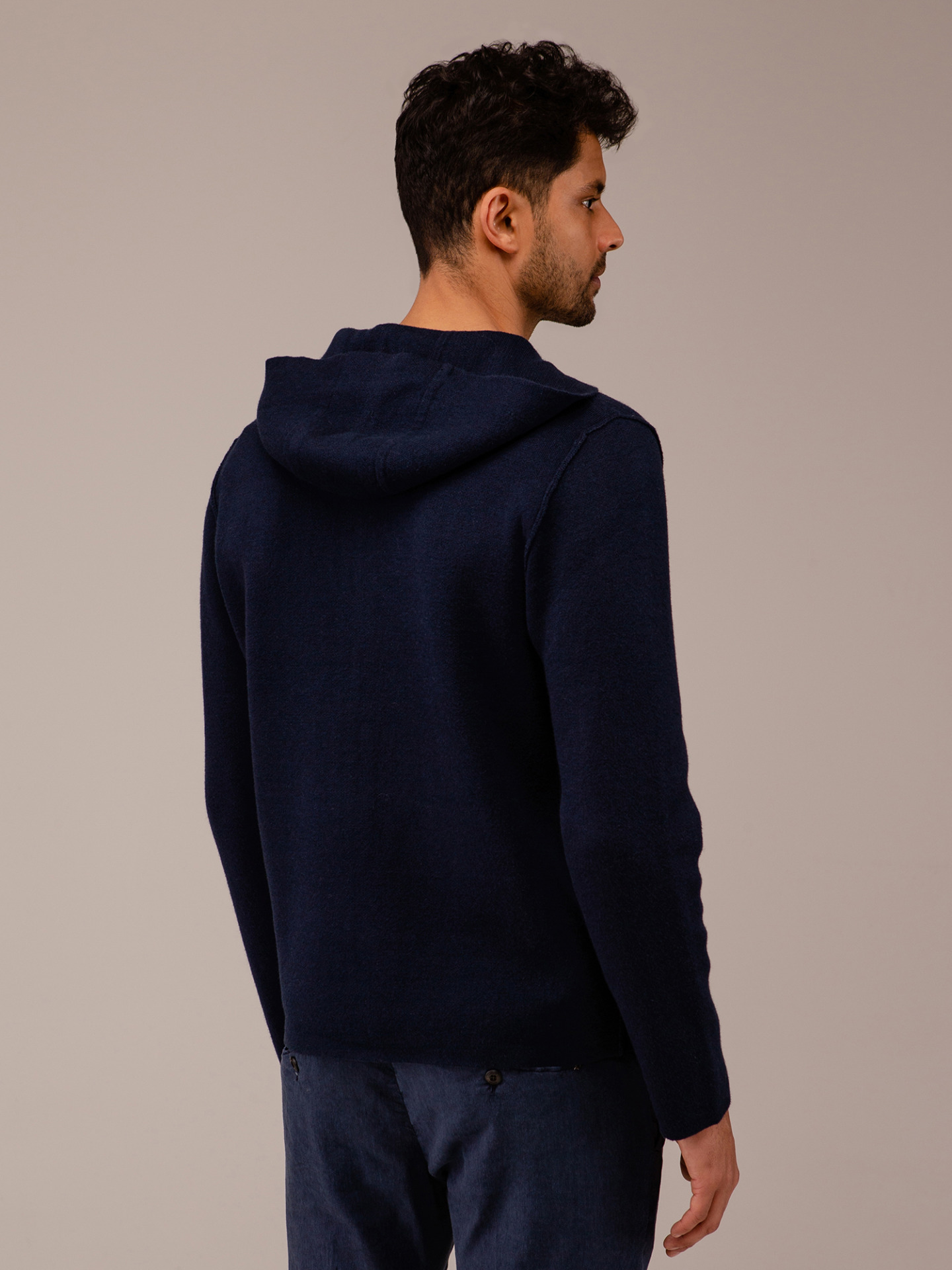 Detailansicht von Strickjacke mit Kapuze von KIEFERMANN