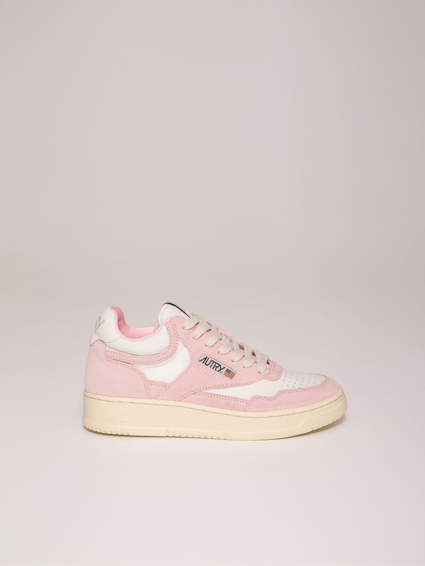 Detailansicht von Sneaker aus Leder von AUTRY