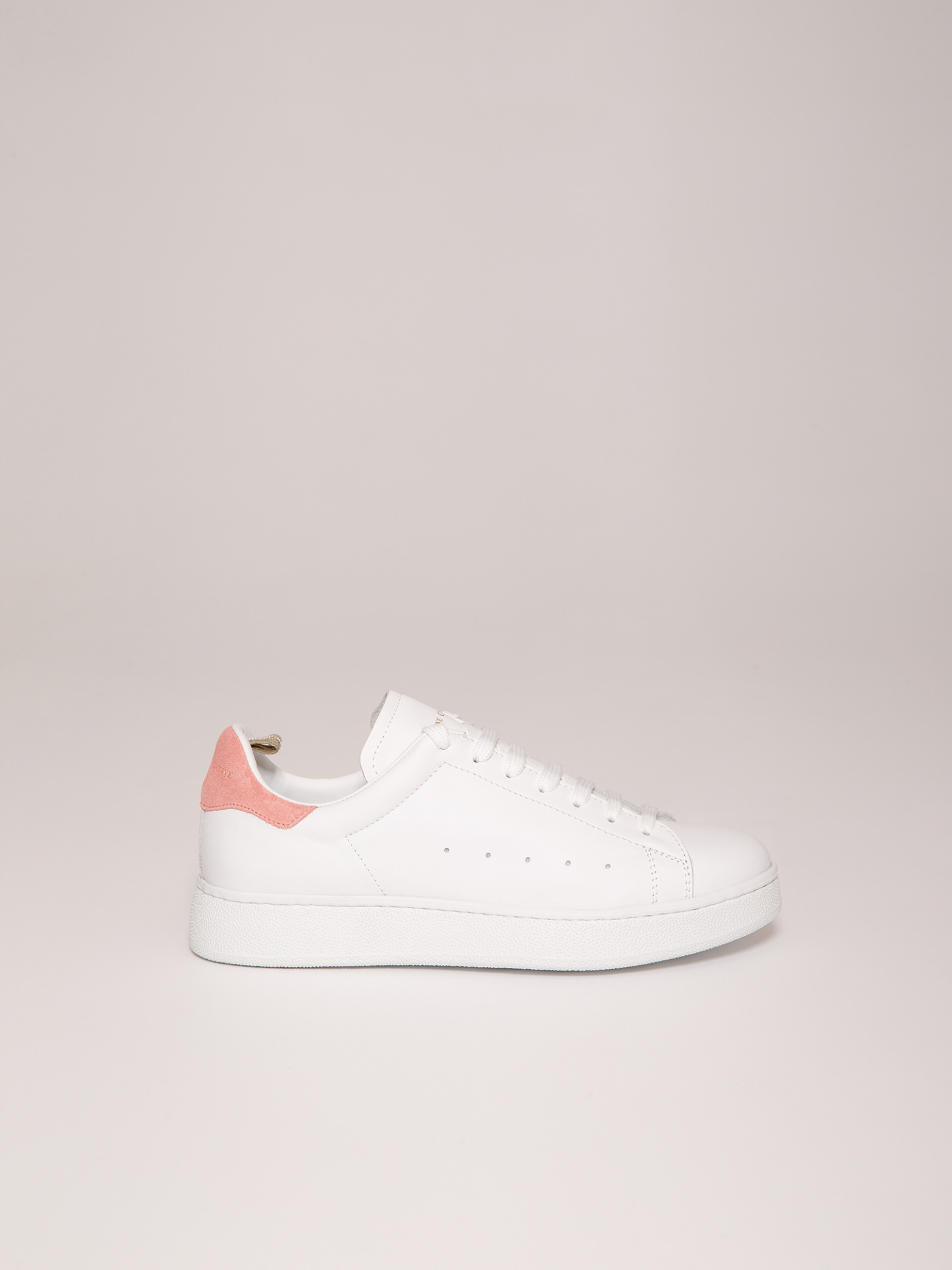 Detailansicht von Sneaker aus Leder von OFFICINE CREATIVE