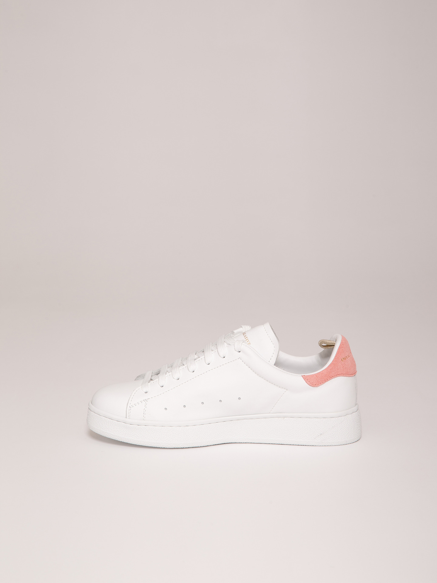 Detailansicht von Sneaker aus Leder von OFFICINE CREATIVE