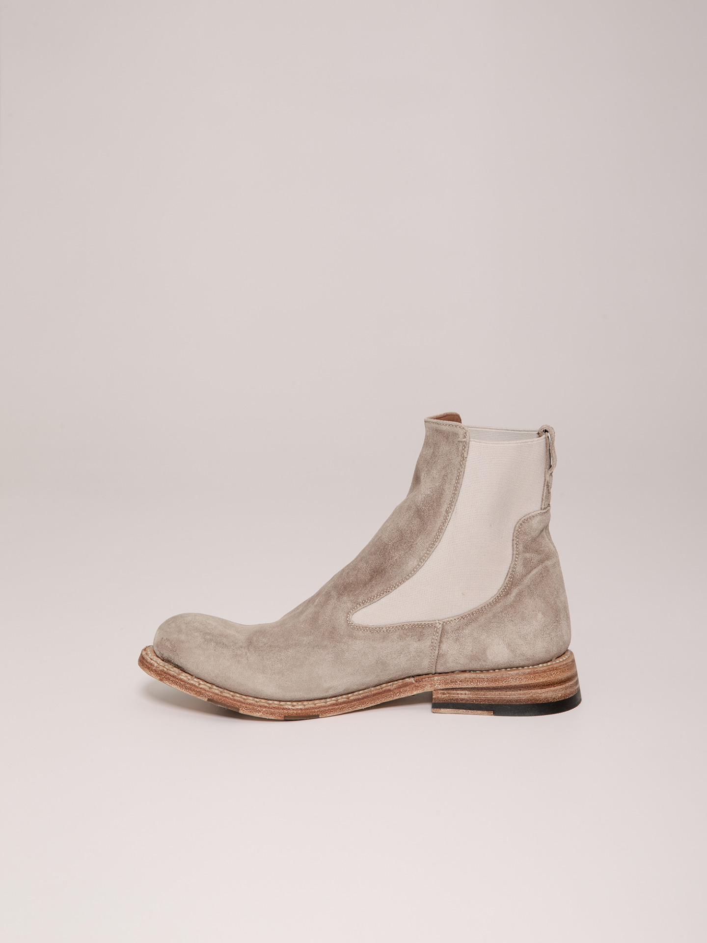 Detailansicht von Stiefelette aus Veloursleder von CORDWAINER