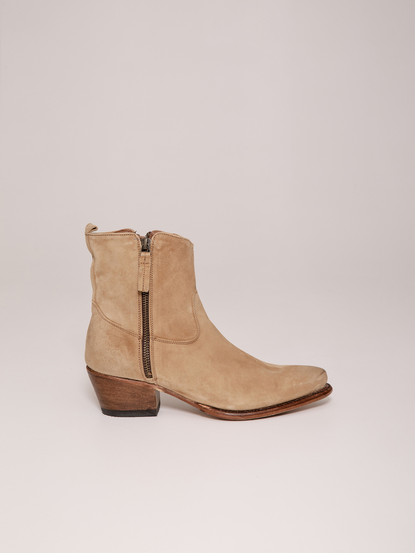 Detailansicht von Stiefelette aus Veloursleder von CORDWAINER