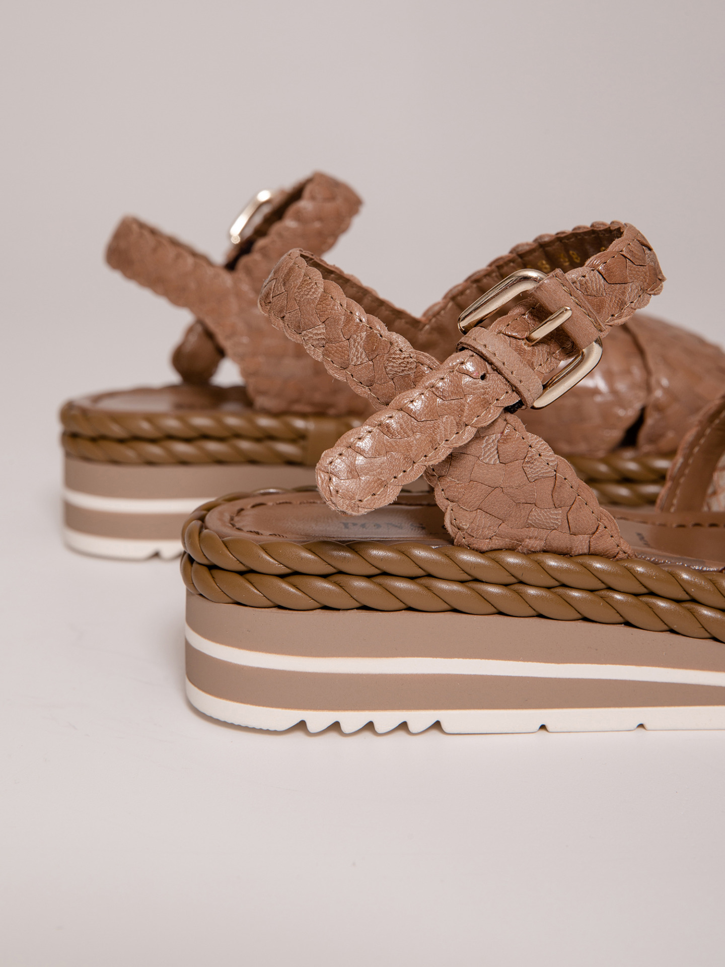 Detailansicht von Plateau-Sandalen von PONS QUINTANA