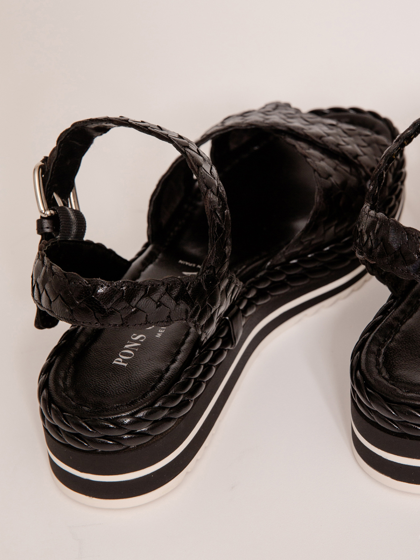 Detailansicht von Plateau-Sandalen von PONS QUINTANA