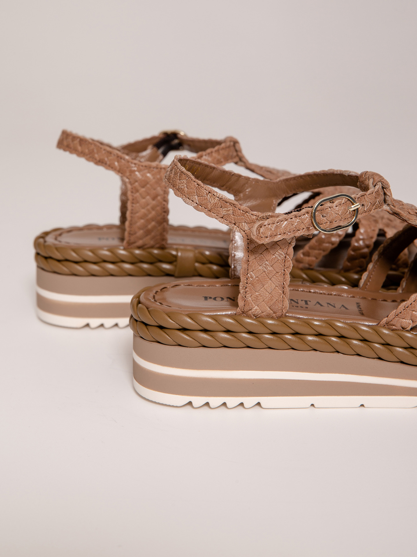 Detailansicht von Plateau-Sandalen von PONS QUINTANA