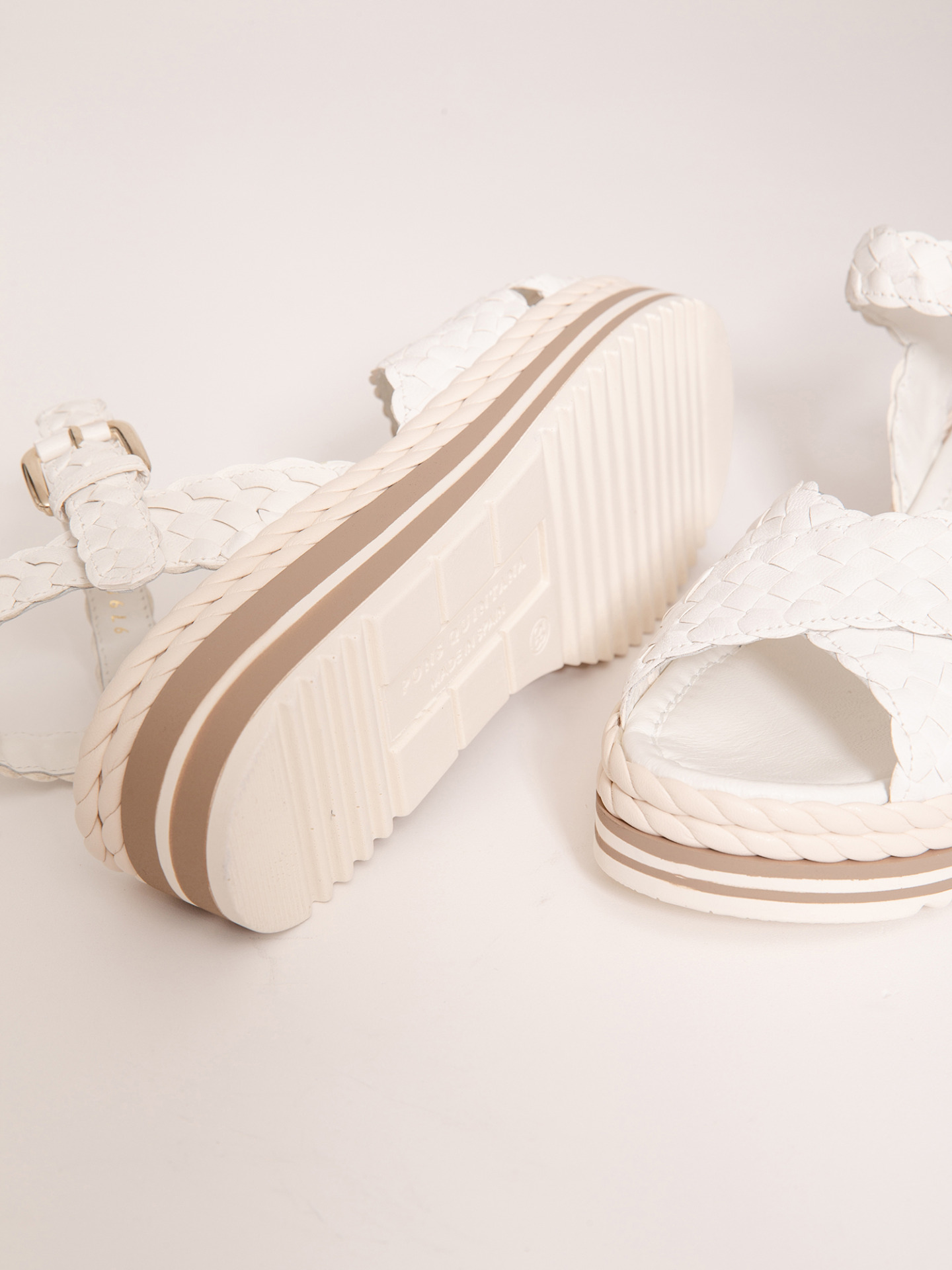 Detailansicht von Plateau-Sandalen von PONS QUINTANA