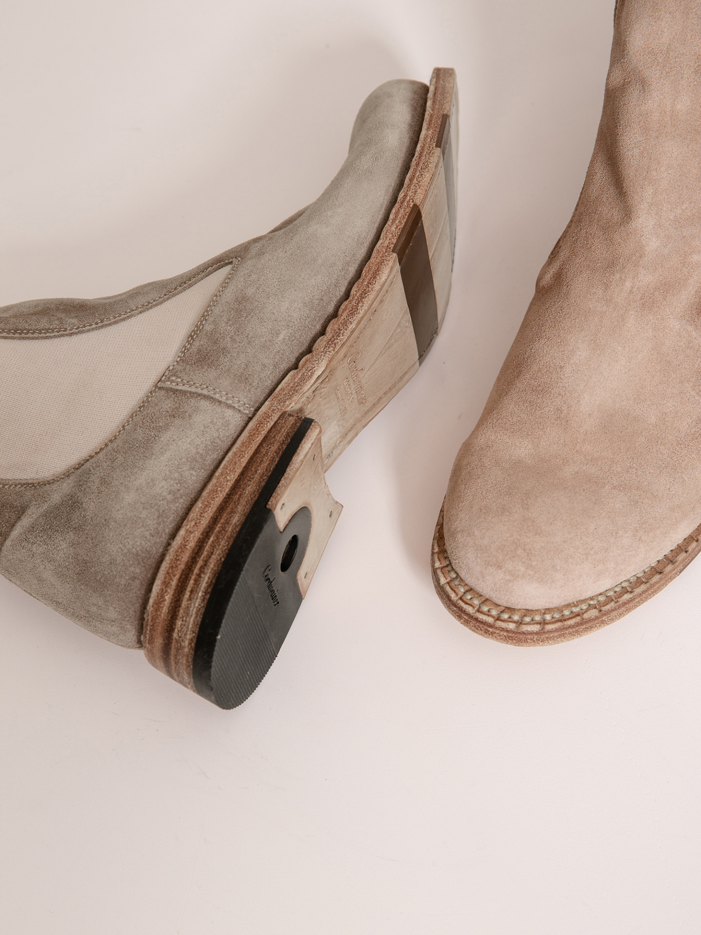 Detailansicht von Stiefelette aus Veloursleder von CORDWAINER