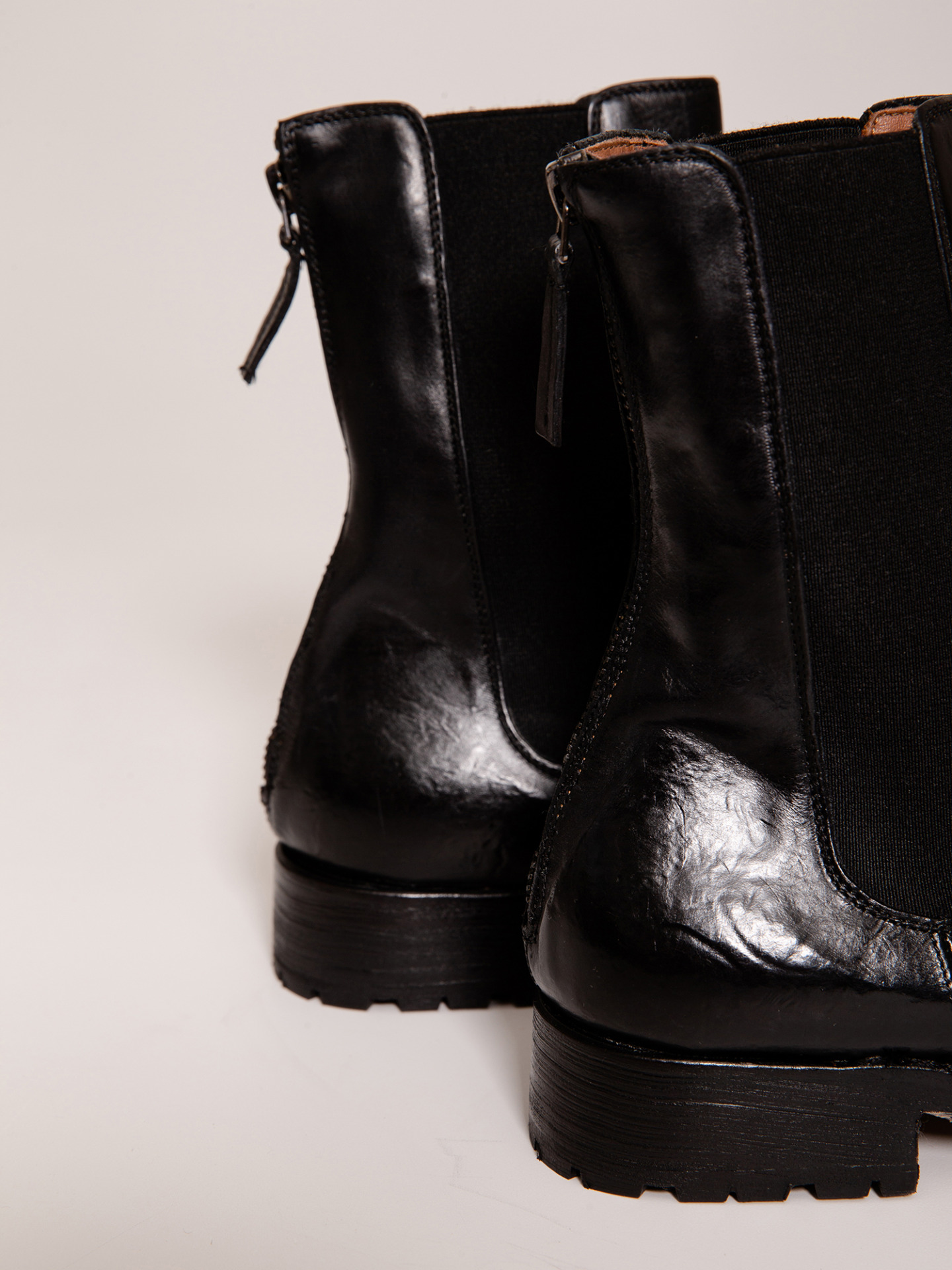 Detailansicht von Lederstiefelette von CORDWAINER