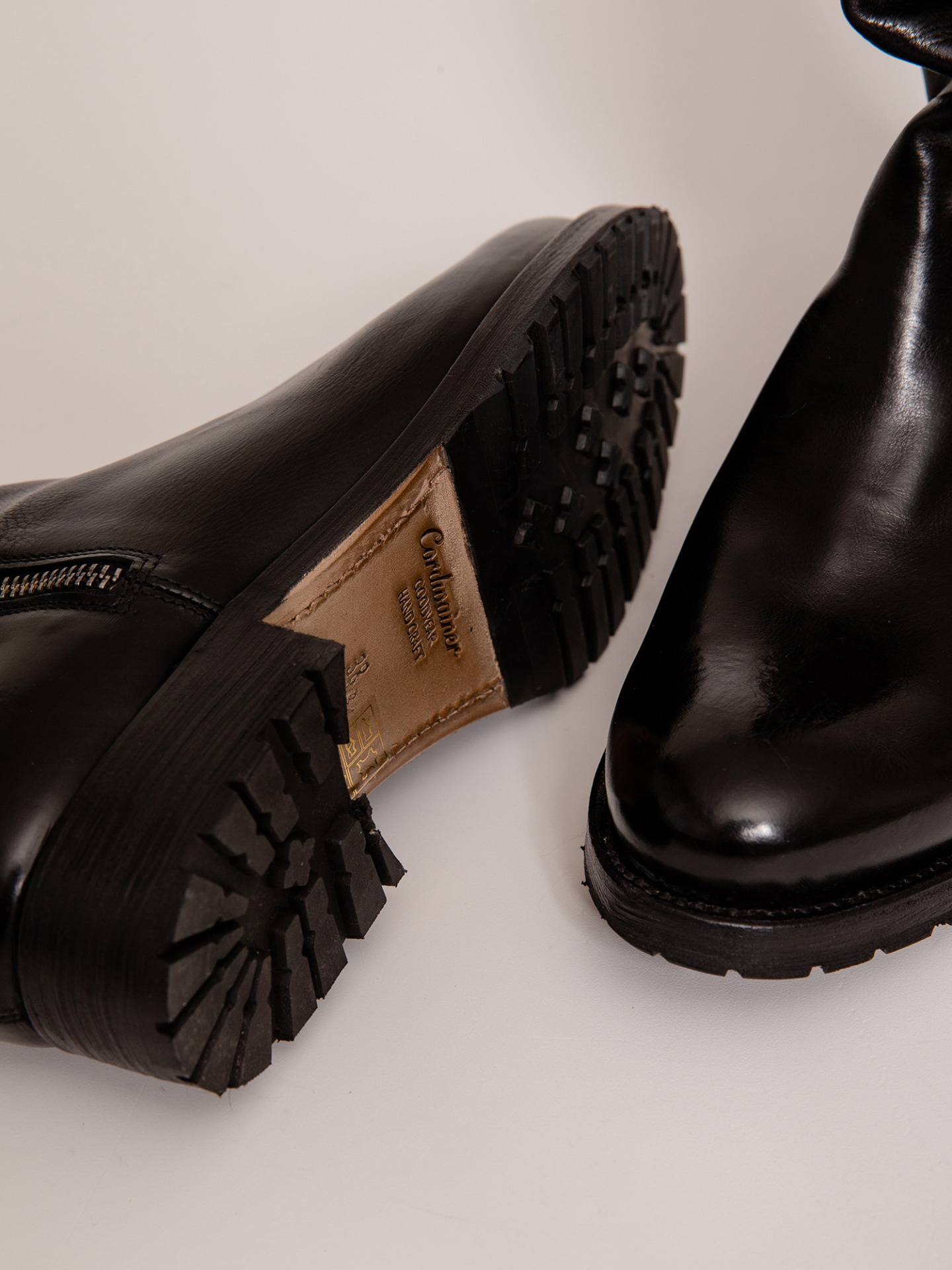 Detailansicht von Lederstiefelette von CORDWAINER