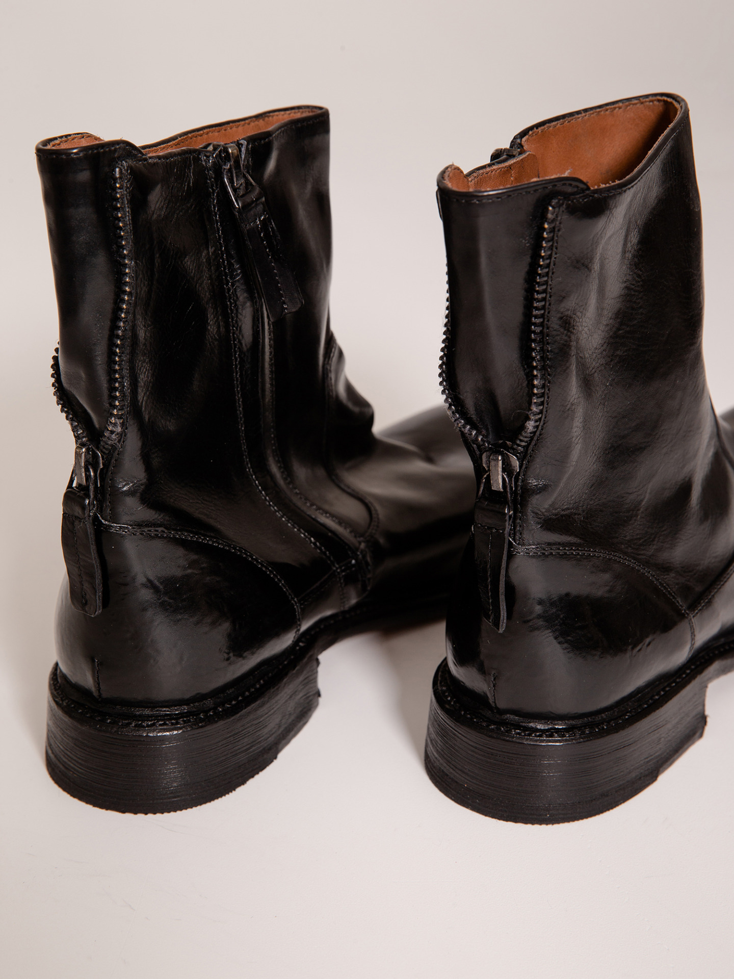 Detailansicht von Lederstiefelette von CORDWAINER