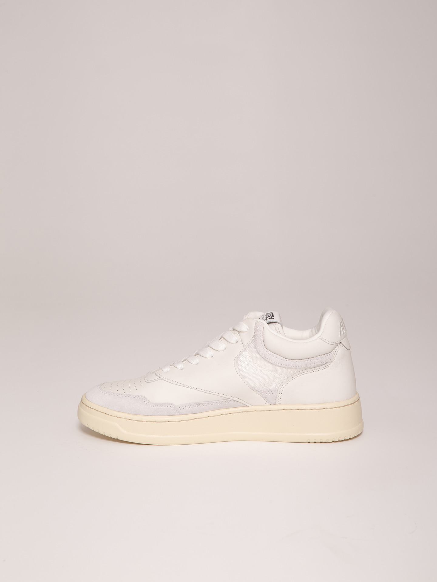 Detailansicht von Sneaker aus Leder von AUTRY