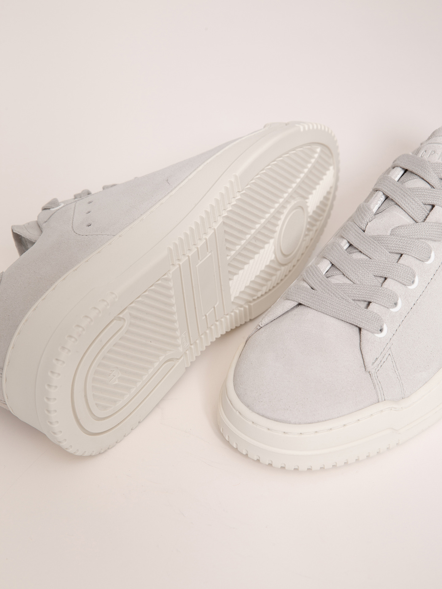 Detailansicht von Sneaker aus Veloursleder von COPENHAGEN