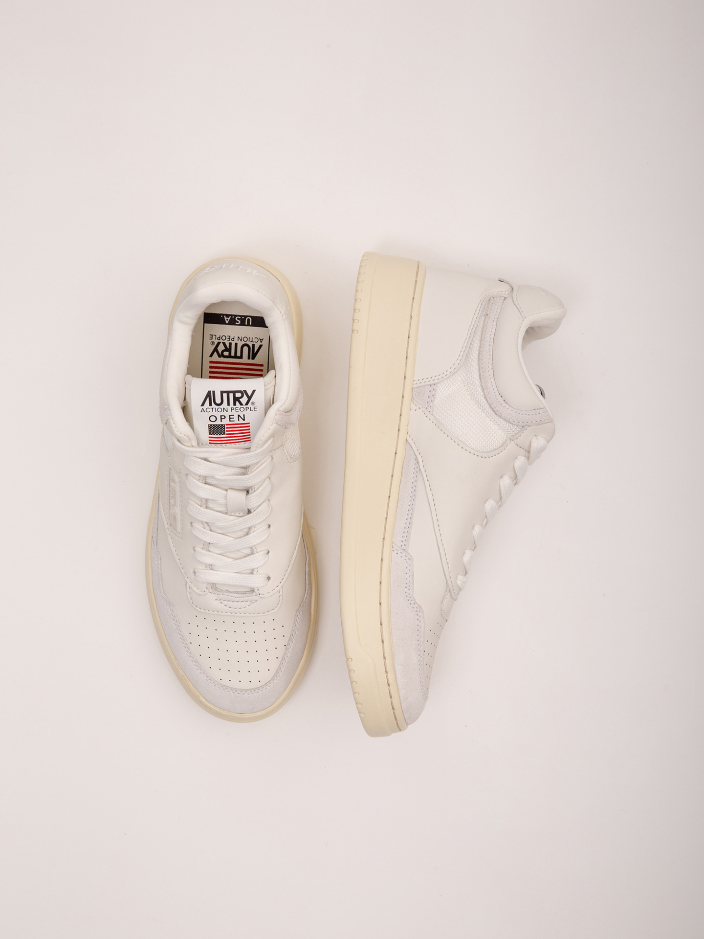 Detailansicht von Sneaker aus Leder von AUTRY