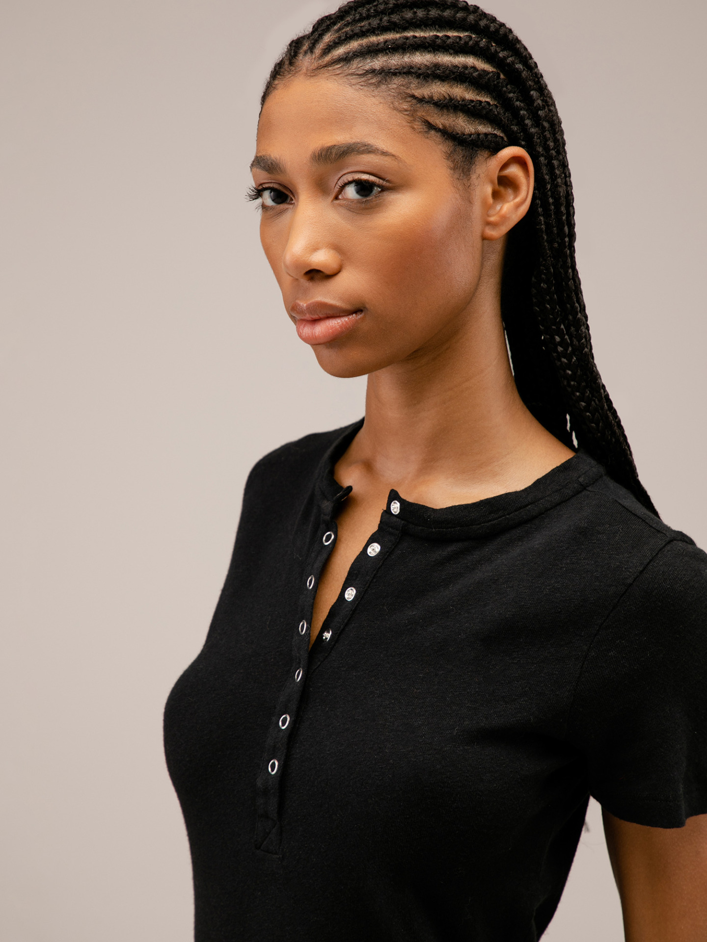 Detailansicht von T-Shirt aus Leinen von MOS MOSH