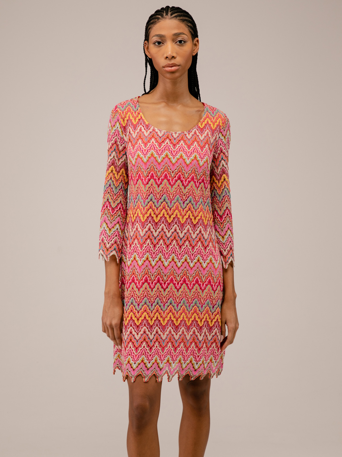 Detailansicht von Kurzes Kleid von ANA ALCAZAR