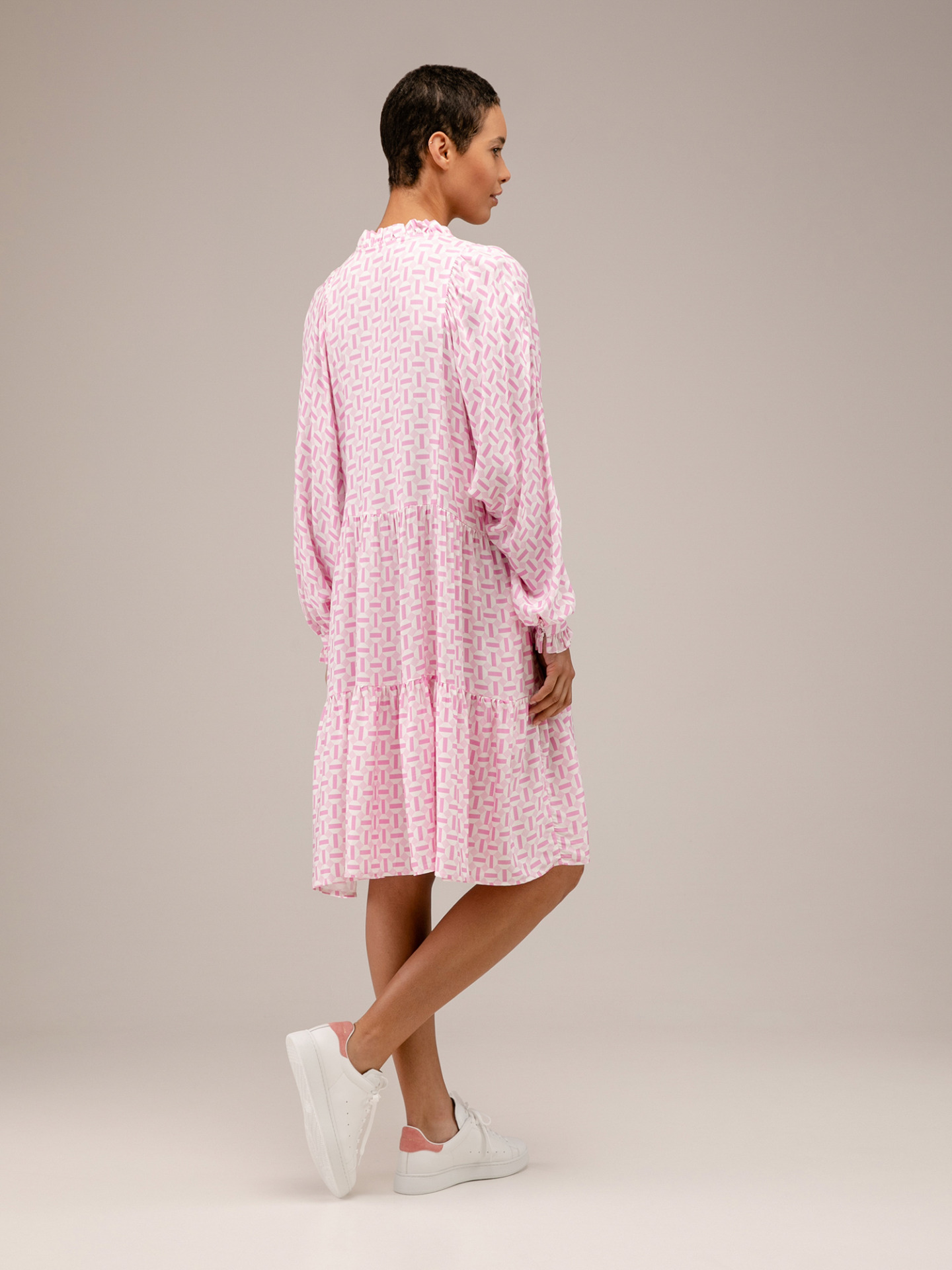 Detailansicht von Midi-Hemdblusenkleid von BETTER RICH