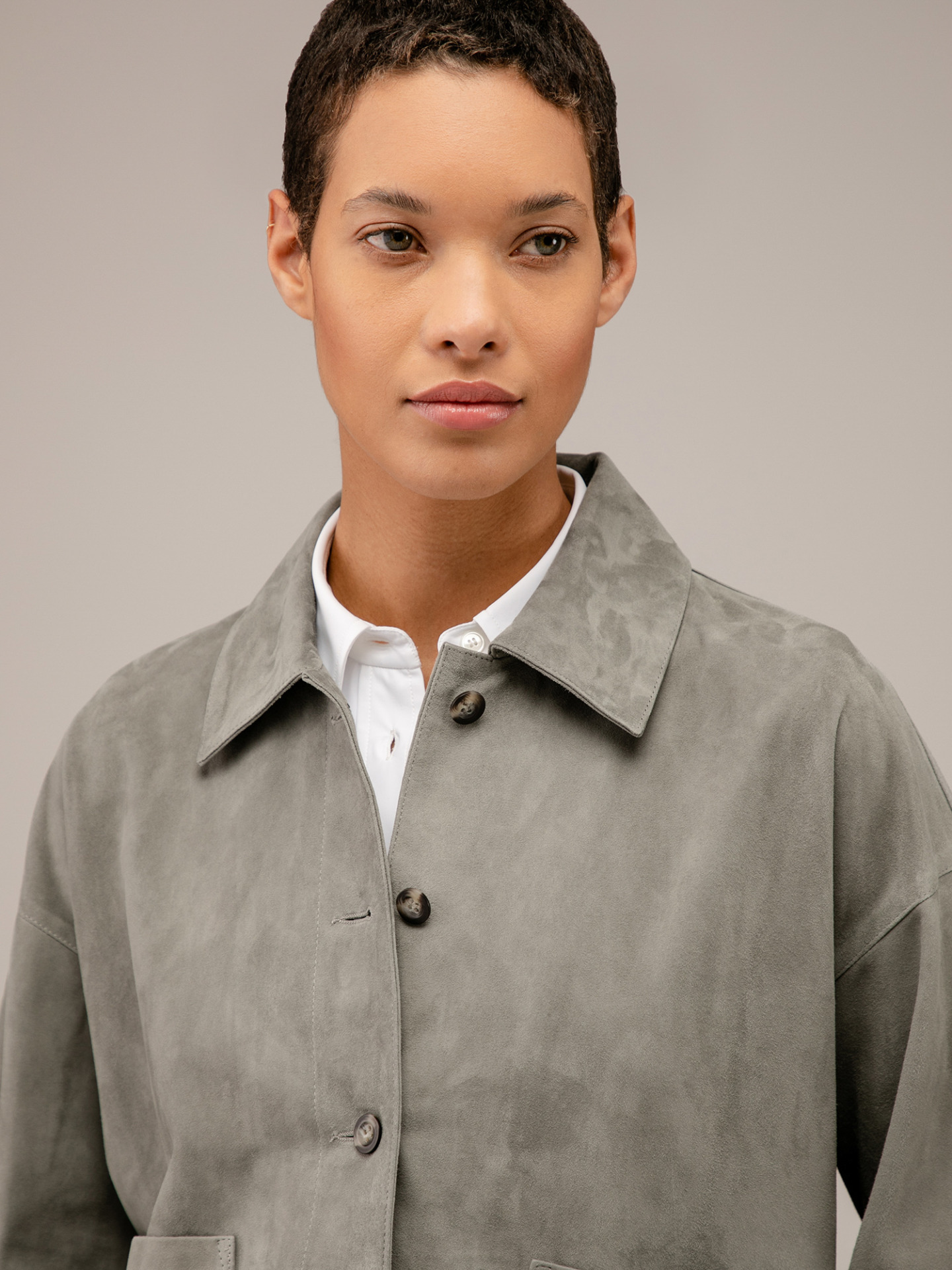 Detailansicht von Kurze Velour-Lederjacke von ARMA