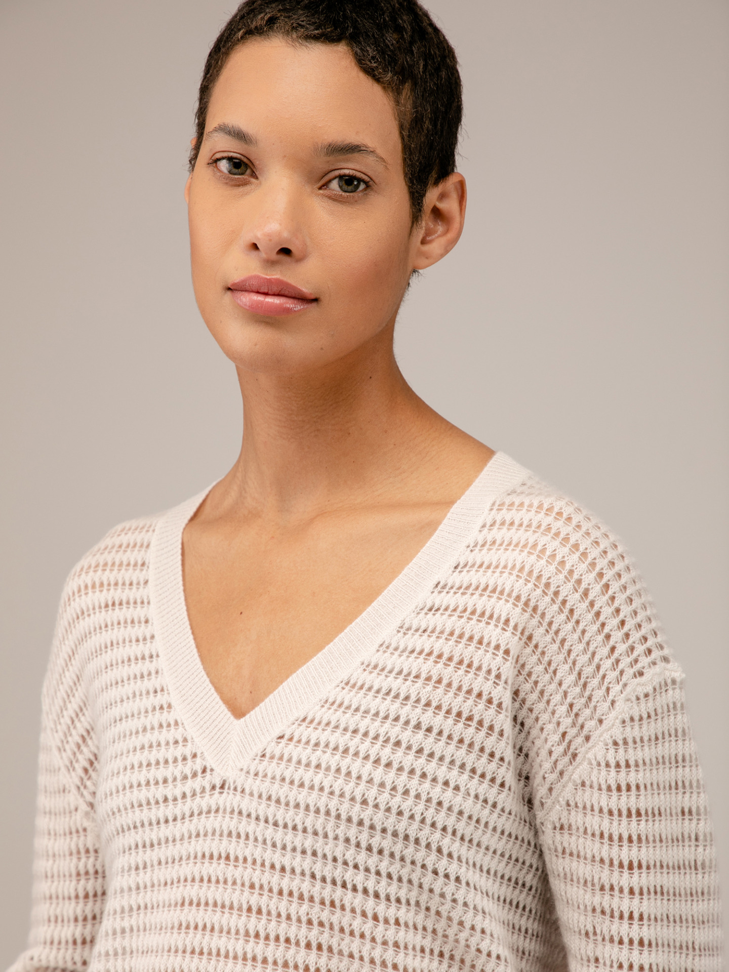 Detailansicht von Pullover mit Lochstrick von 360 CASHMERE