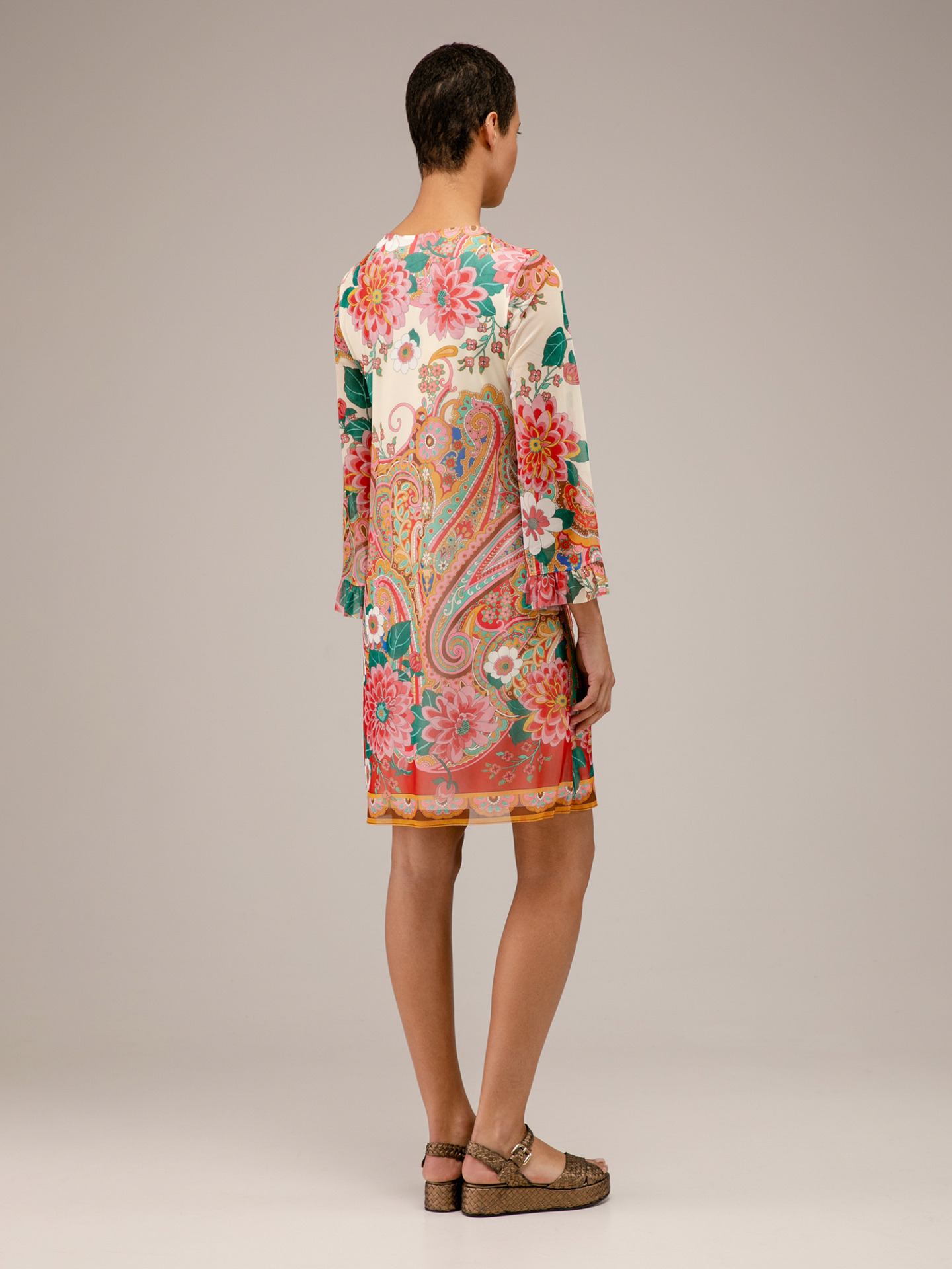 Detailansicht von Kurzes Kleid von ANA ALCAZAR