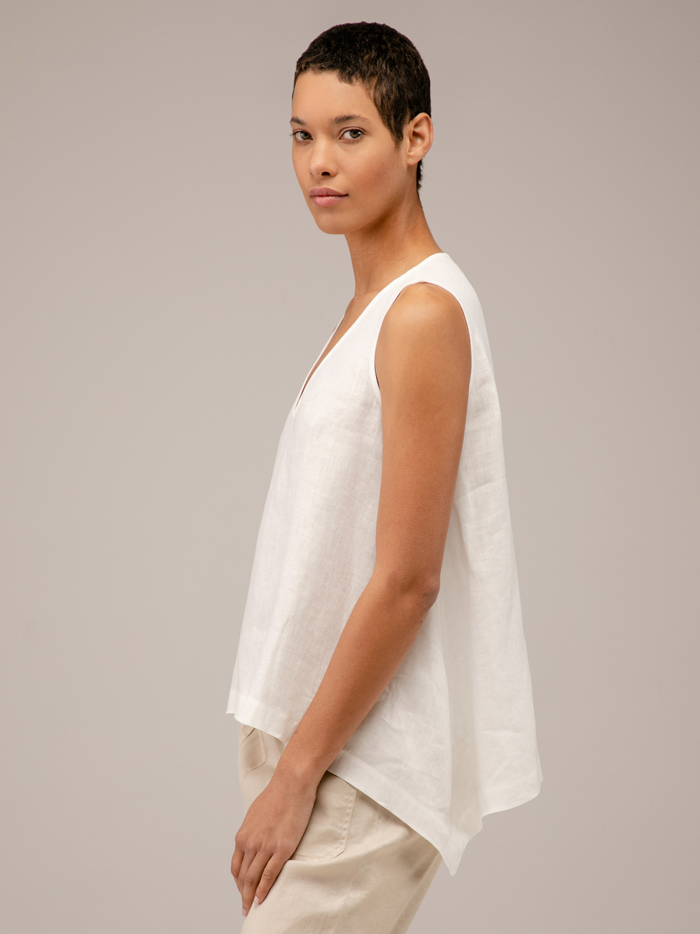 Detailansicht von Blusentop aus Leinen von ANTONELLI