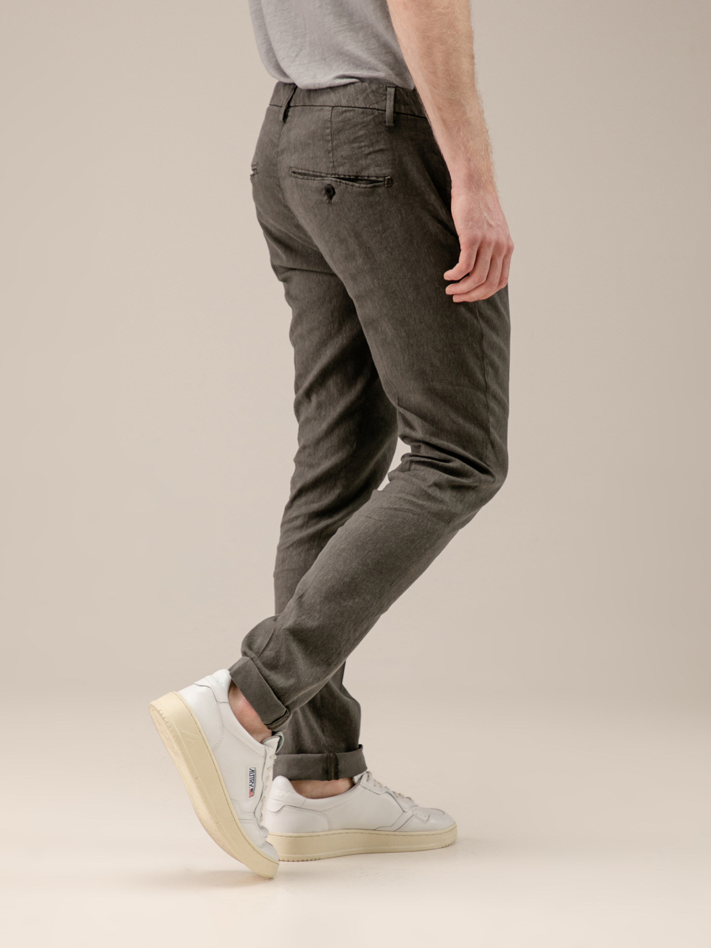 Detailansicht von Chinohose aus Leinen von DONDUP